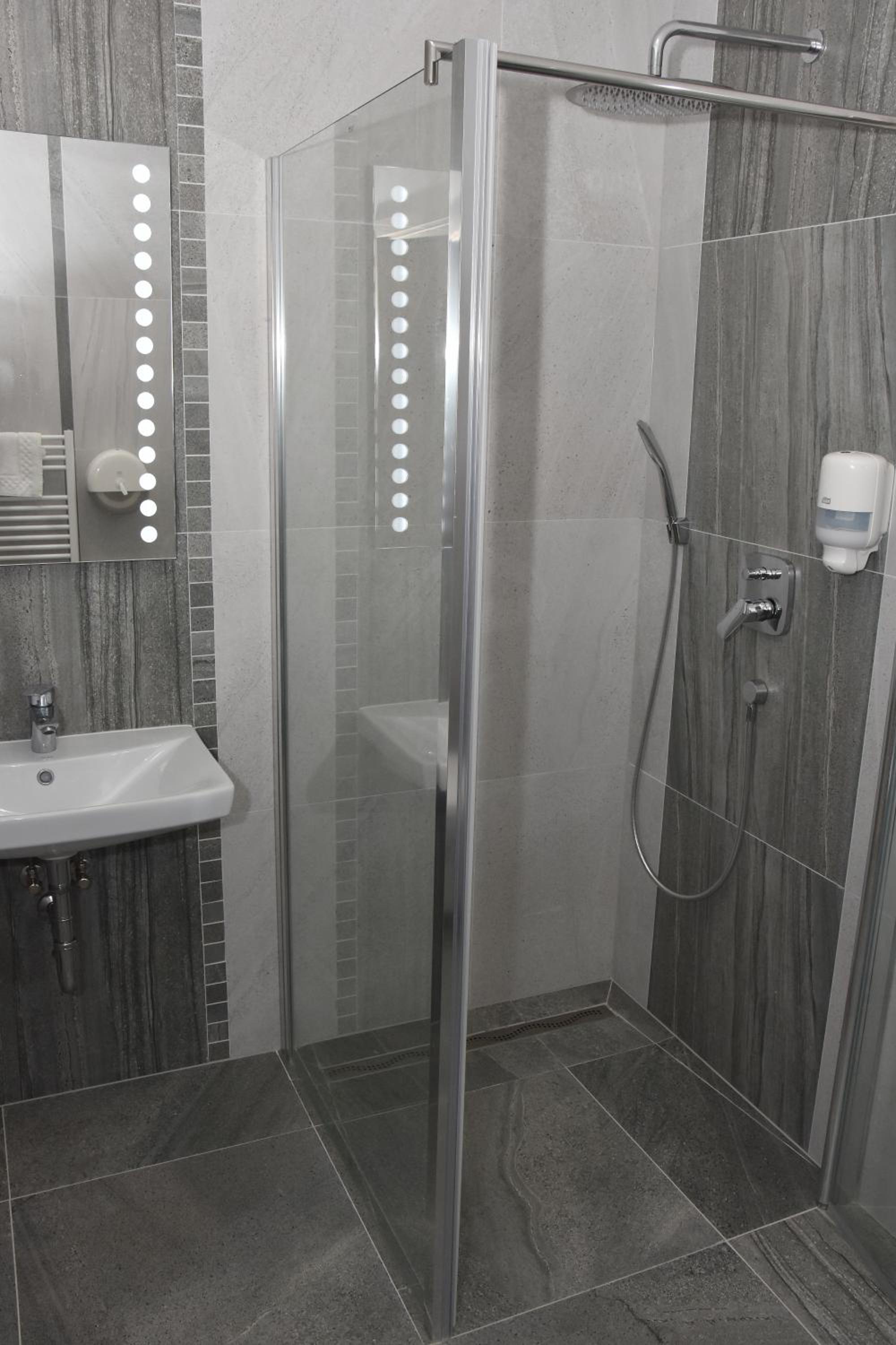 Deluxe Double Or Twin Room photo 3