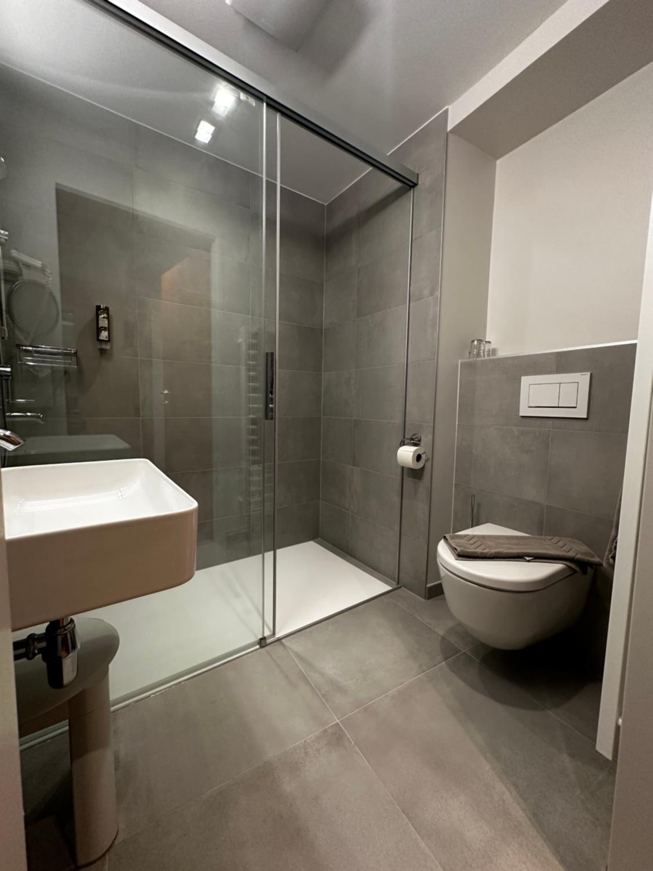 Double Room - Photo 14