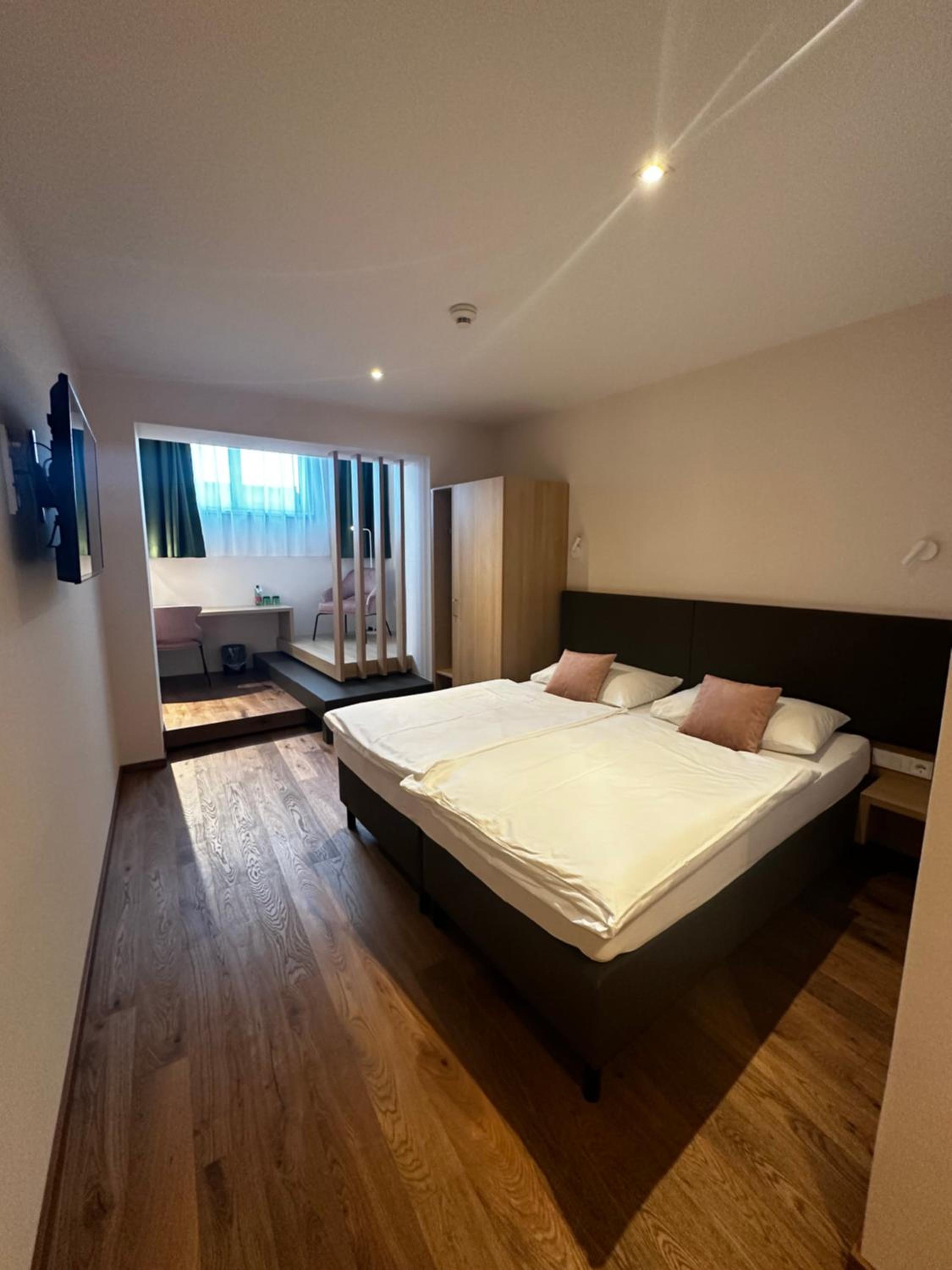 Double Room - Photo 10