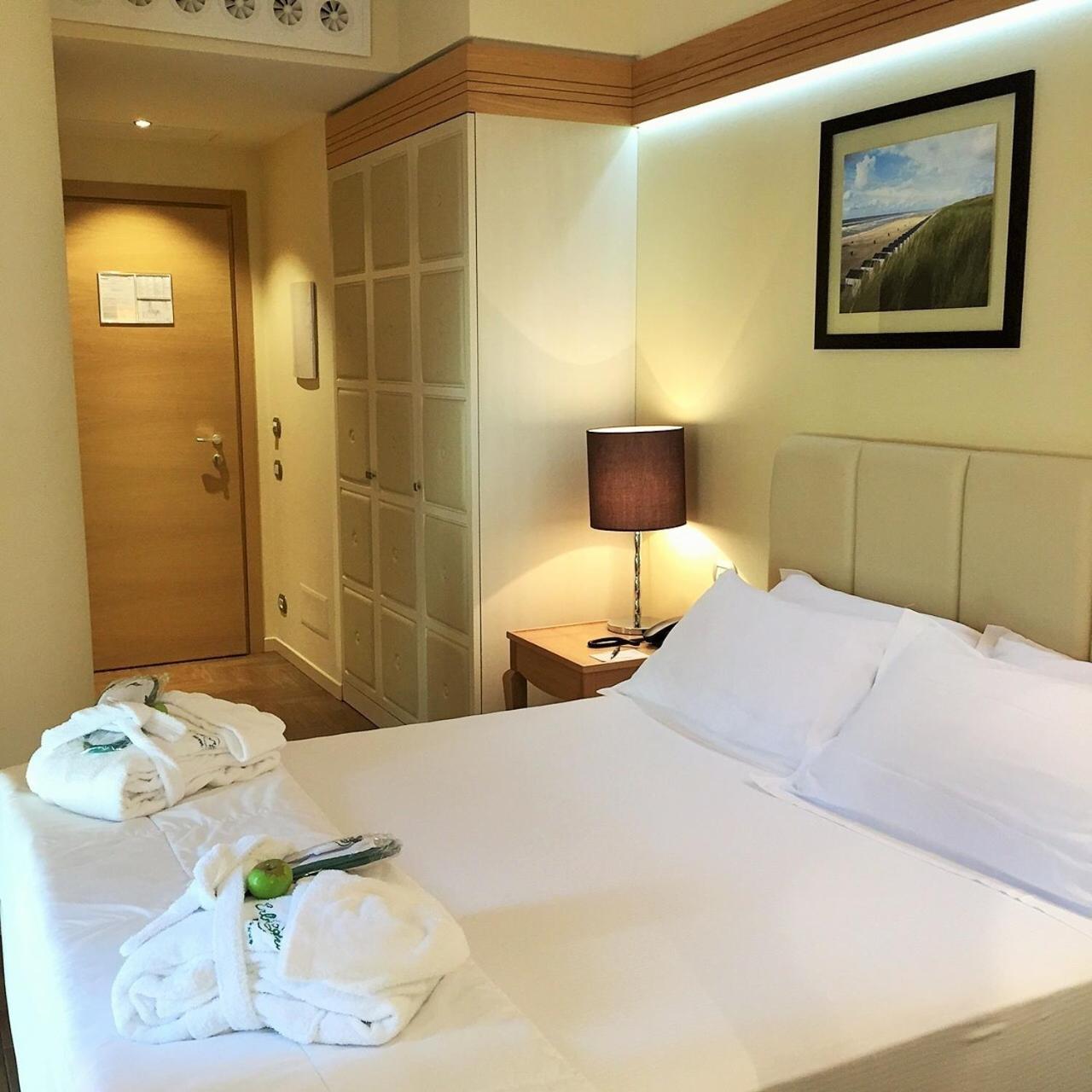 Standard Double Room - Photo 5