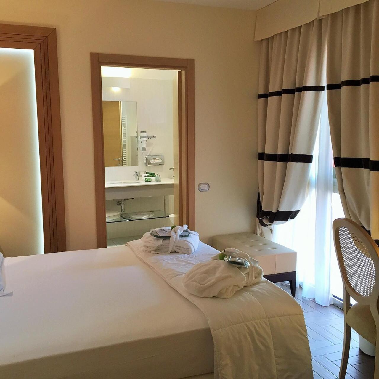 Standard Double Room - Photo 2