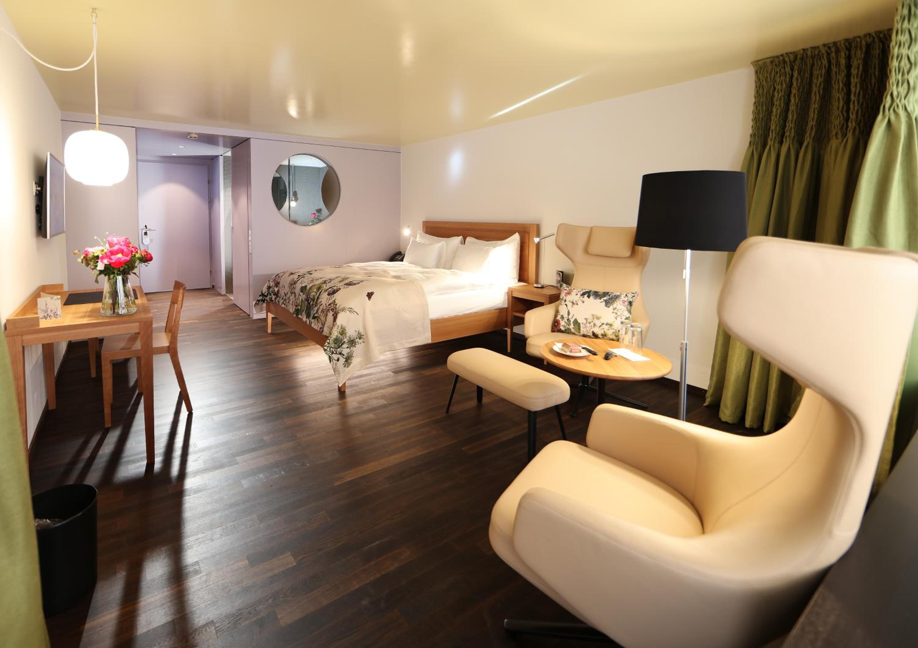 Comfort Room with Balcony and South View - Photo 1