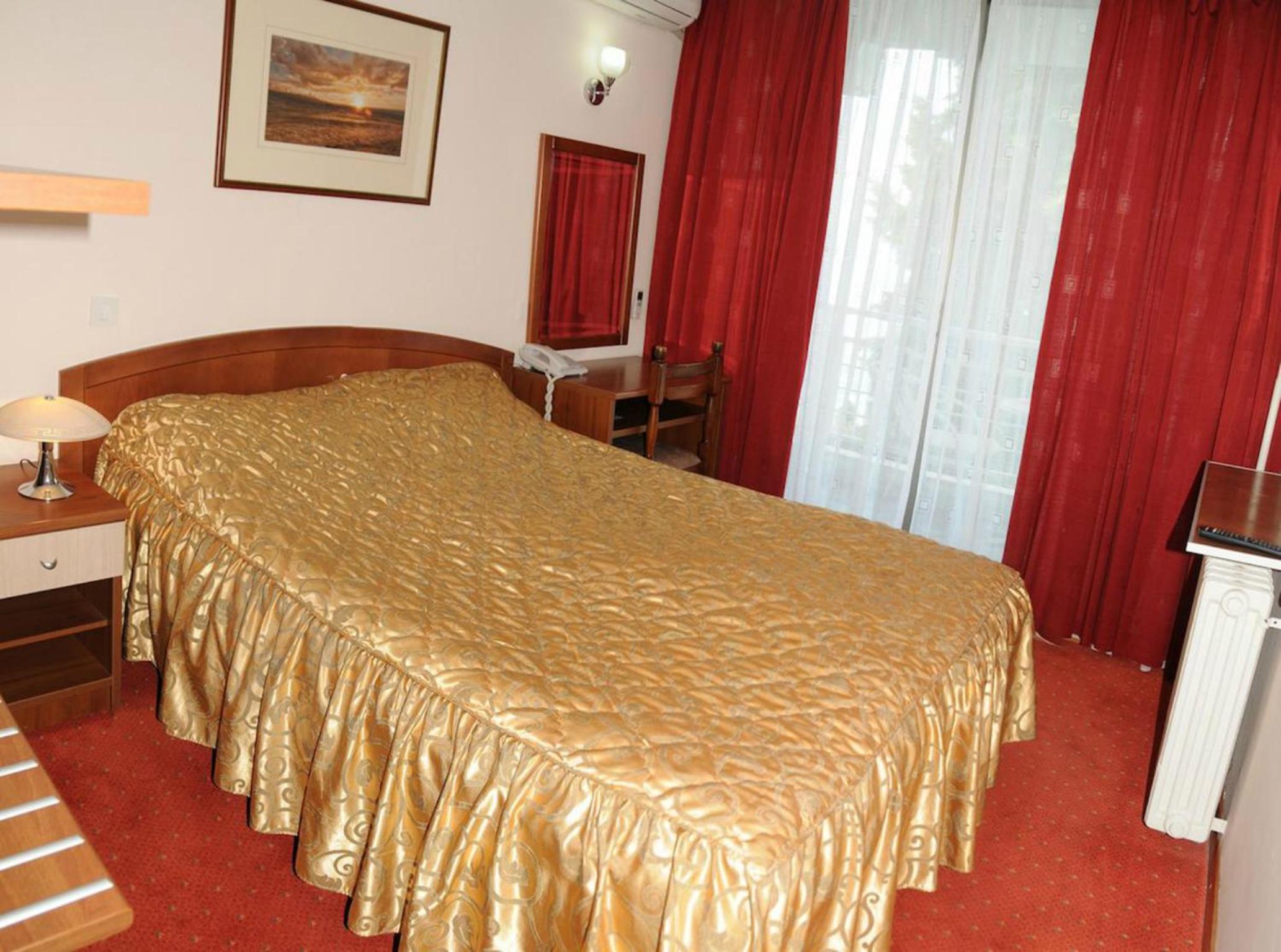 Double Room with Balcony - Photo 3