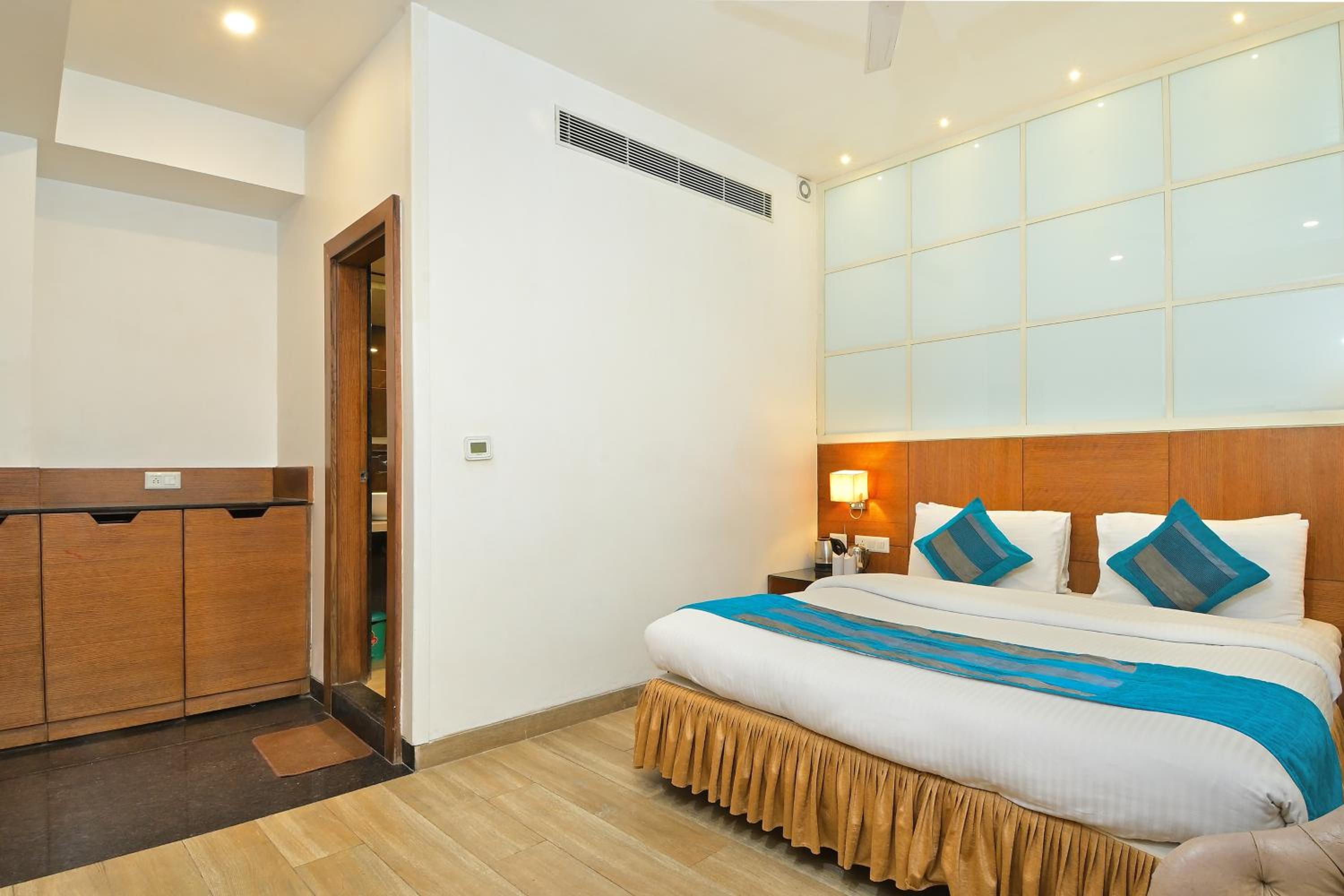 Executive Room - Photo 5