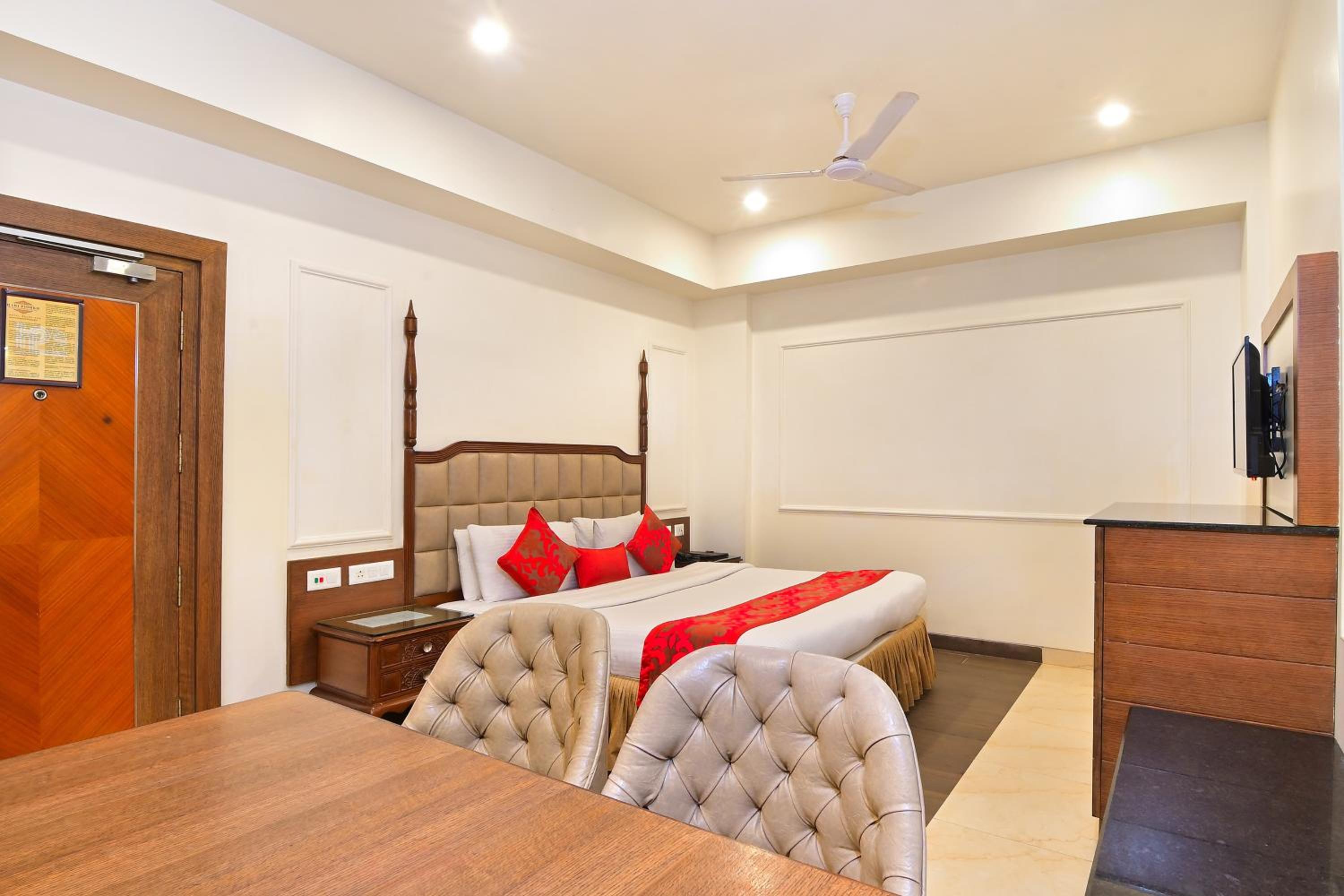 Suite Room With Bathtub - Photo 3