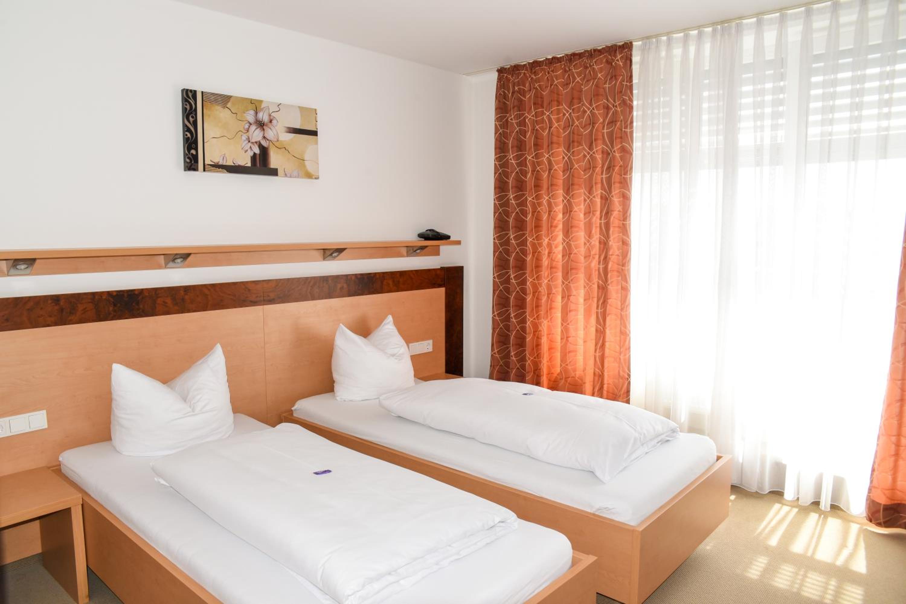 Deluxe Double Room with Balcony - Photo 7