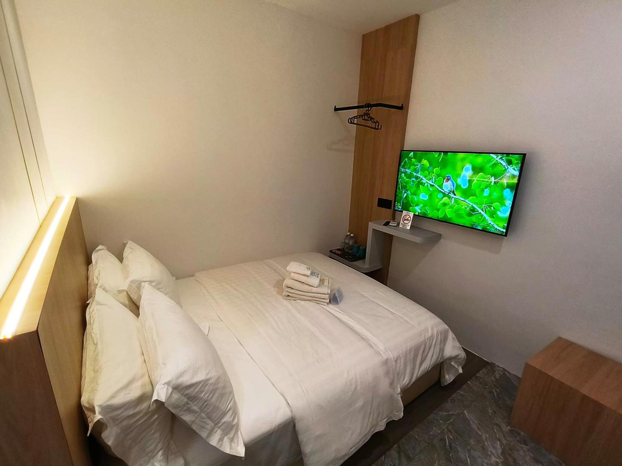 Standard Queen Room
