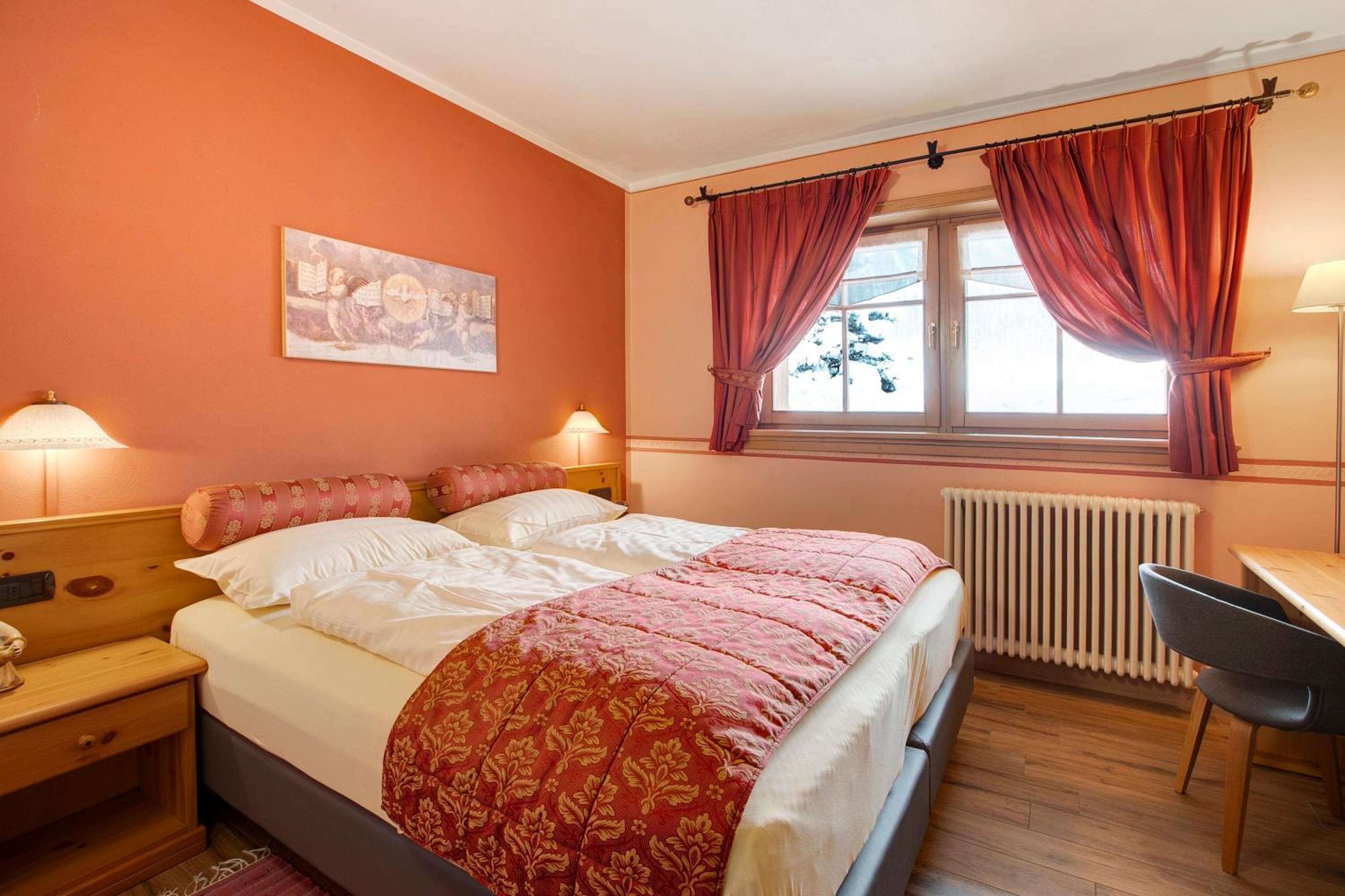 Two-Bedroom Deluxe Apartment with Garden View