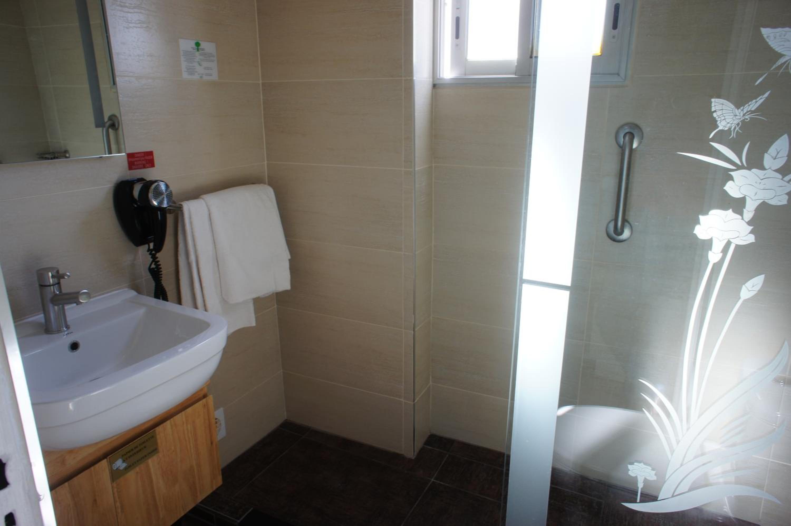 Standard Double Room - Photo 10