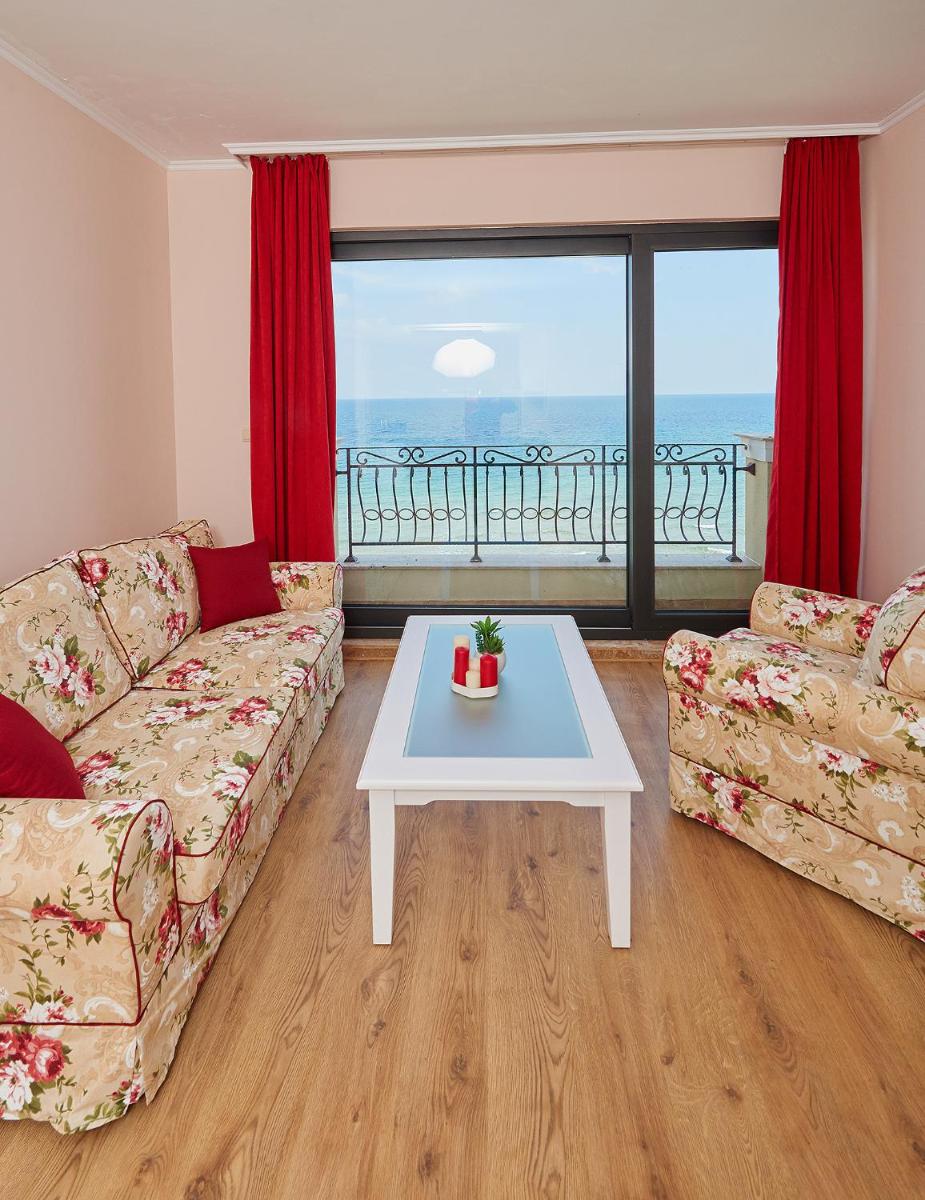 One-Bedroom Apartment with Sea View