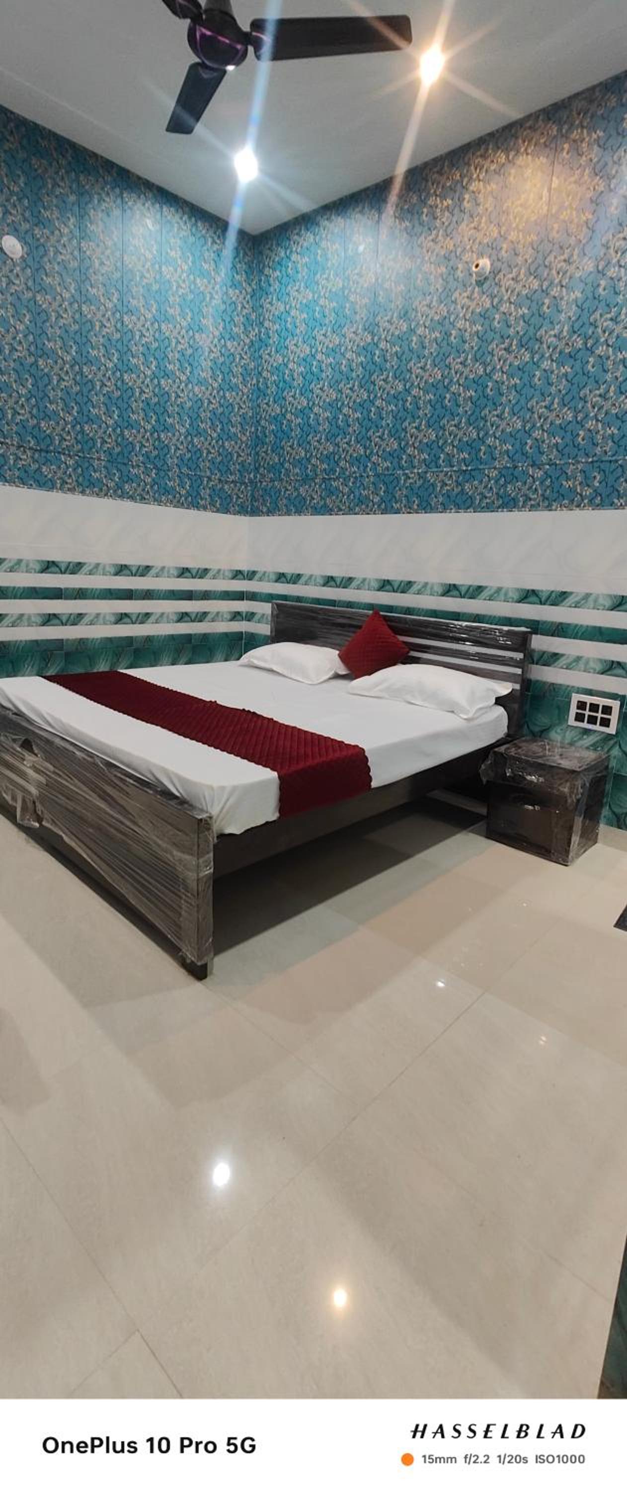 Deluxe Double Room (2 Adults + 1 Child)