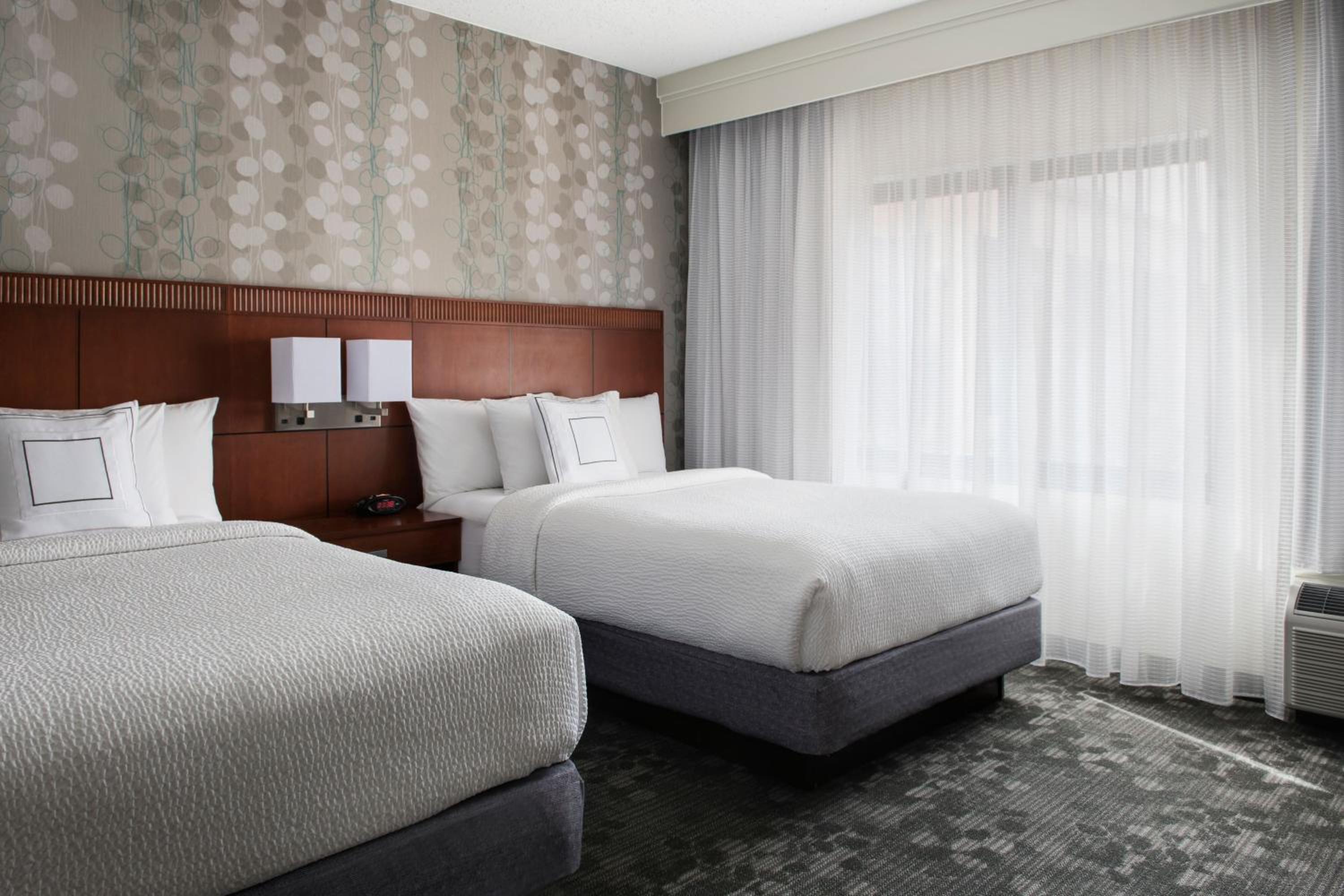 Standard Queen Room with Two Queen Beds  - Photo 3