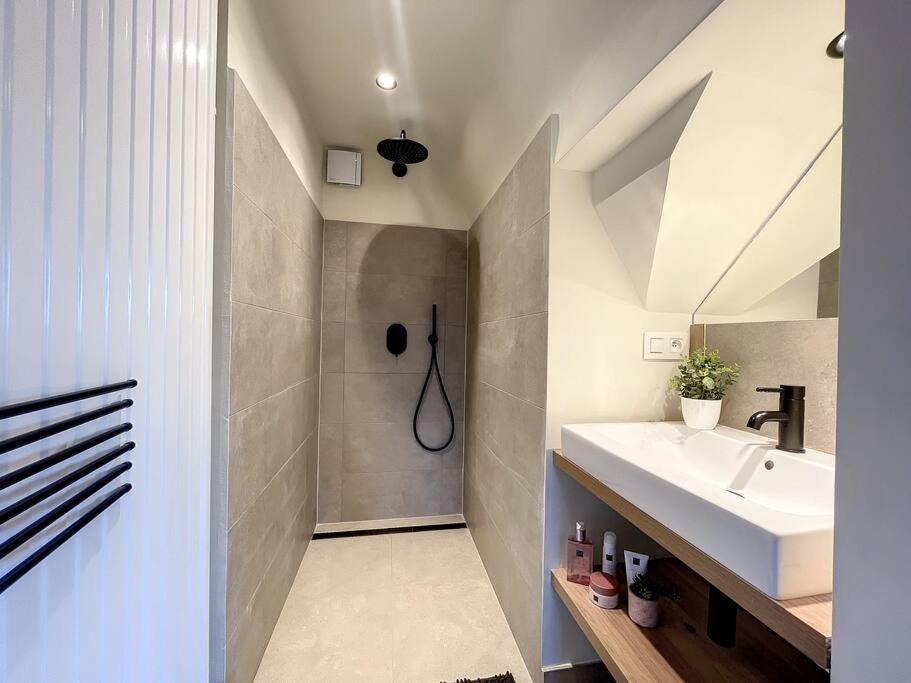 Three-Bedroom Villa photo 2