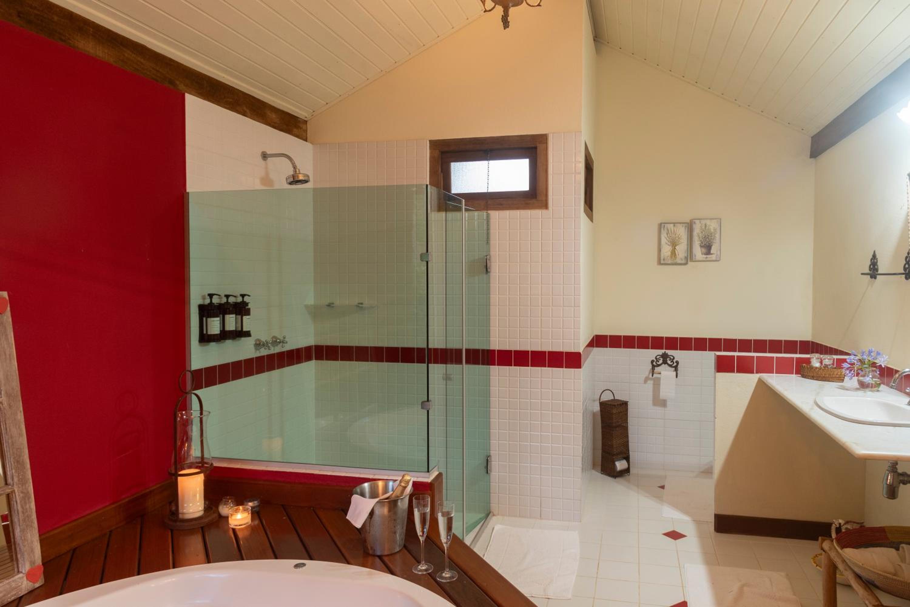 Deluxe Suite with Spa Bath photo 2