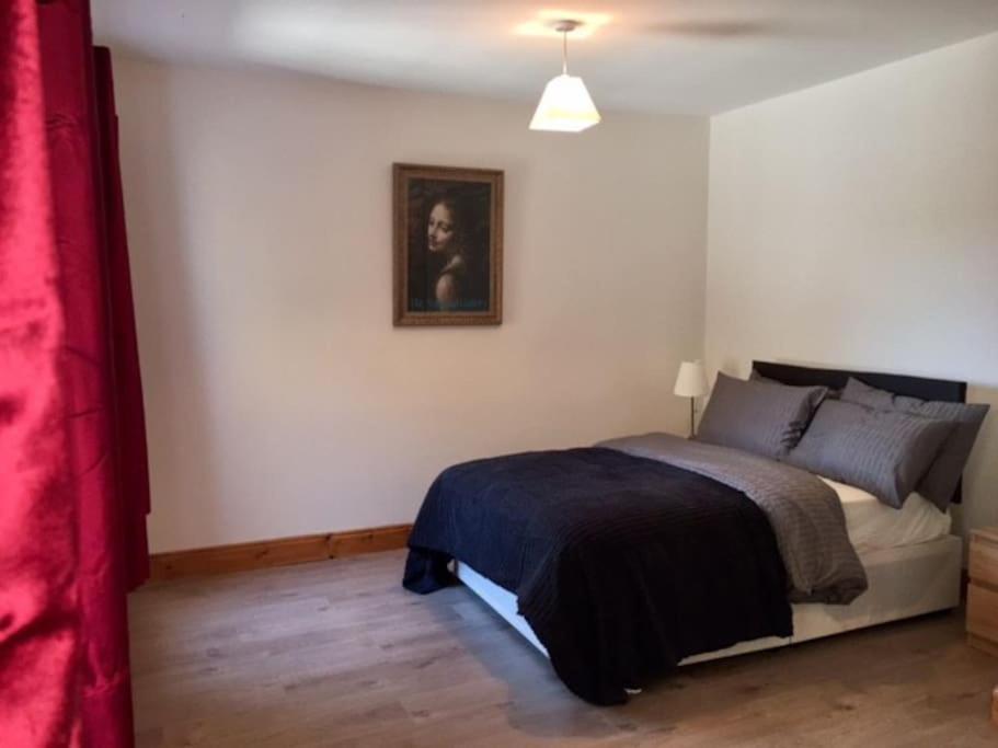 Six-Bedroom House photo 2