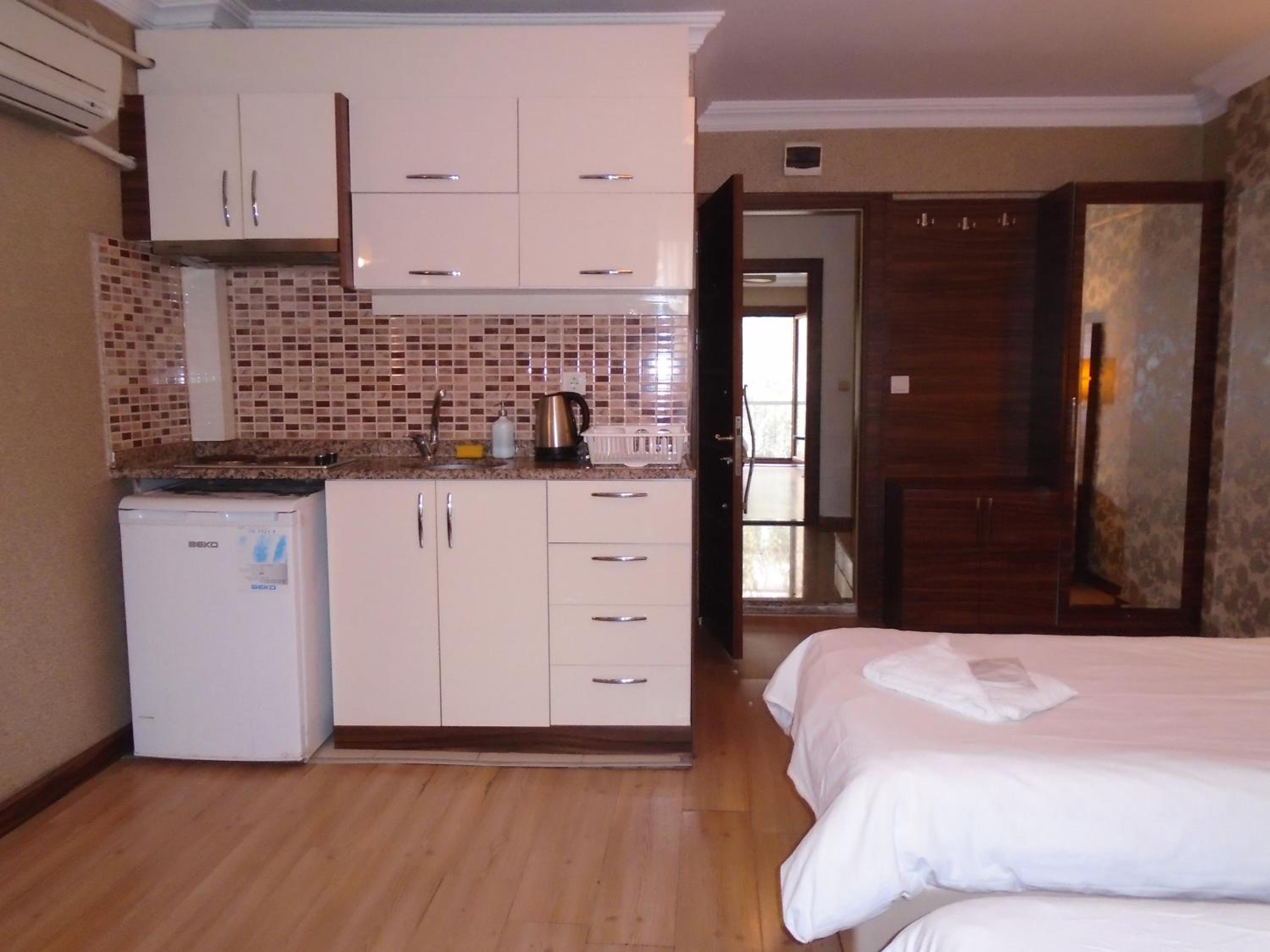 Studio Apartment photo 3