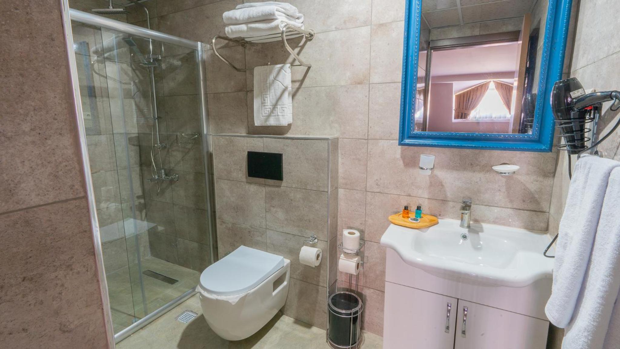 Standard Double or Twin Room - Photo 4
