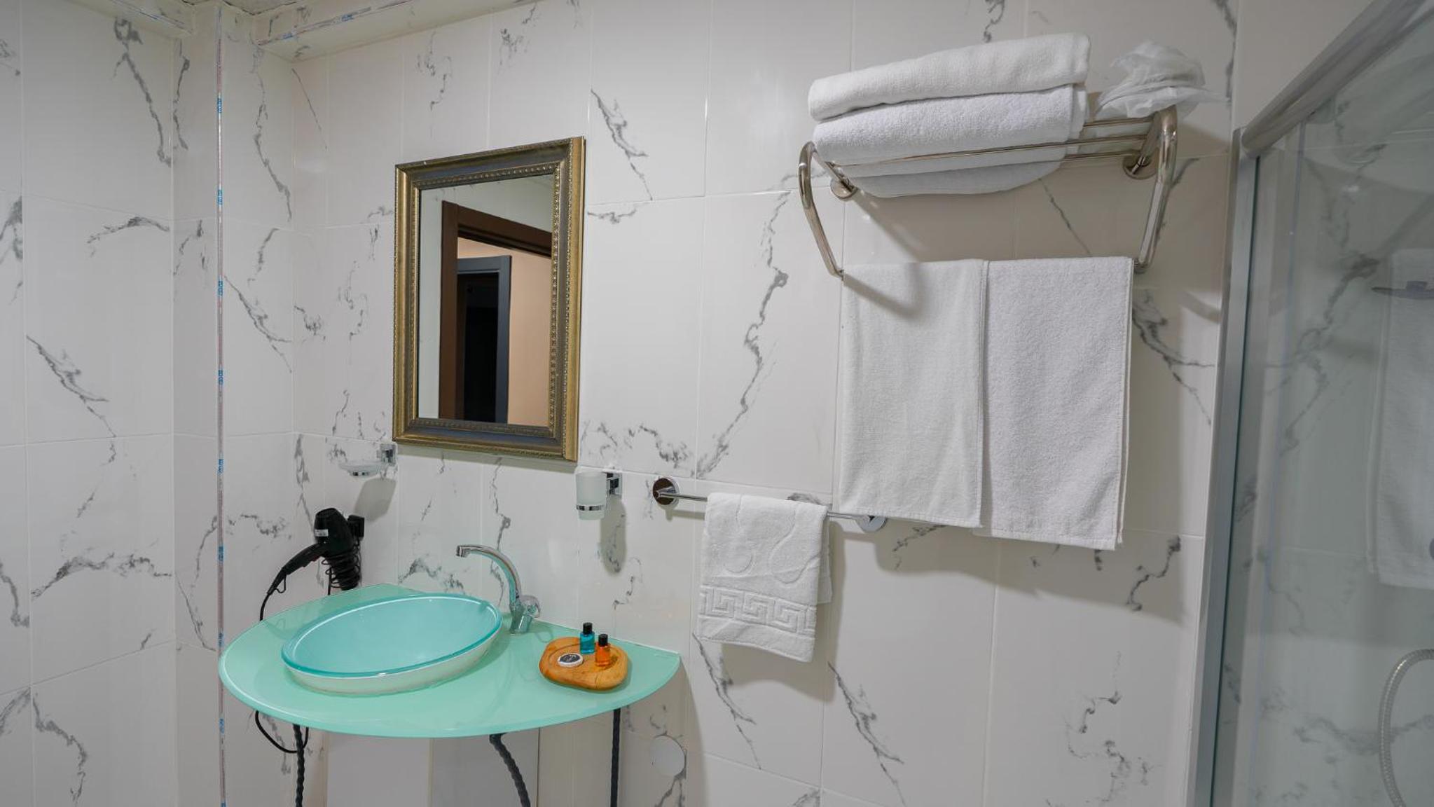 Standard Double or Twin Room - Photo 2