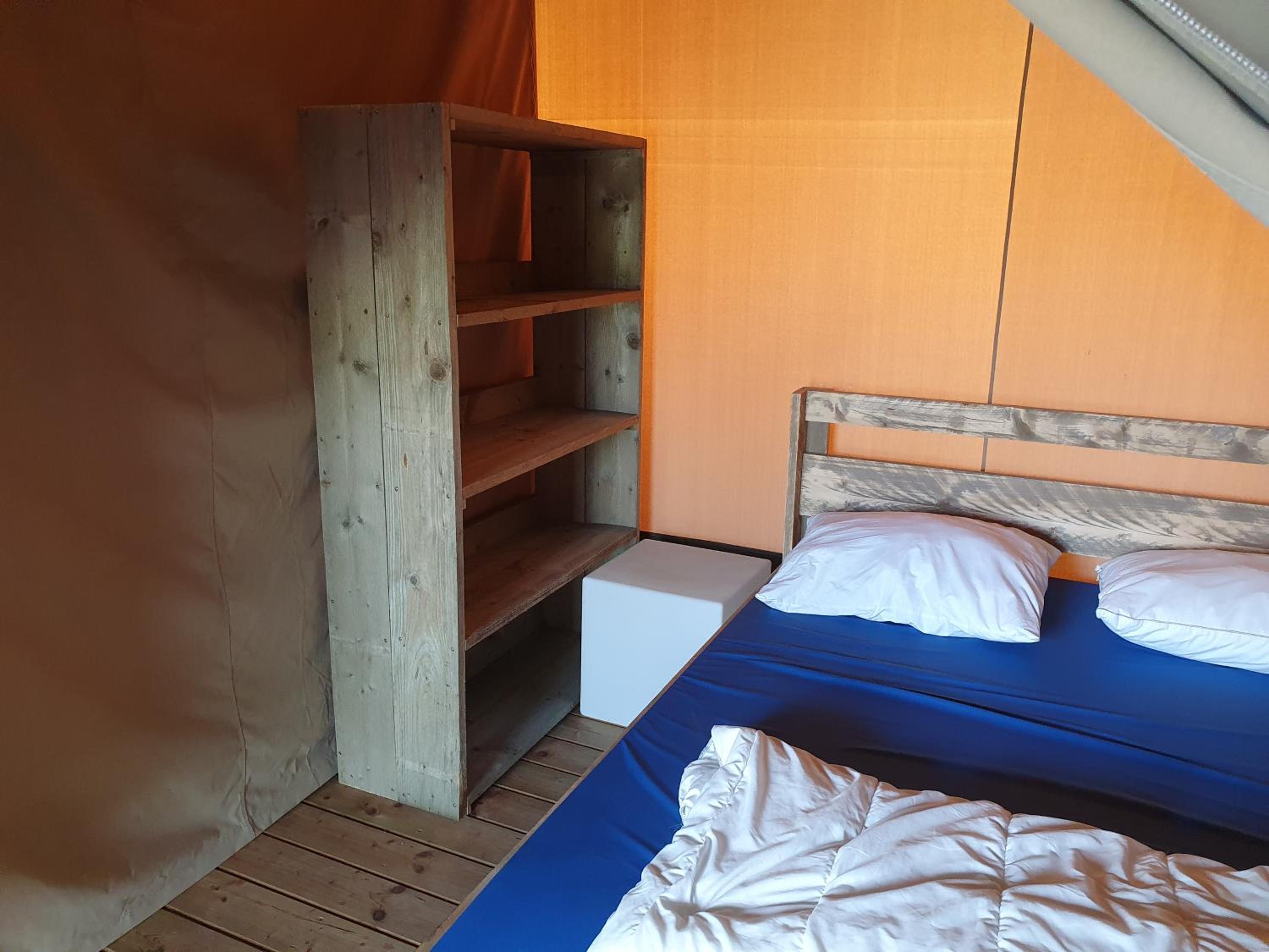 Tent 2 photo 1