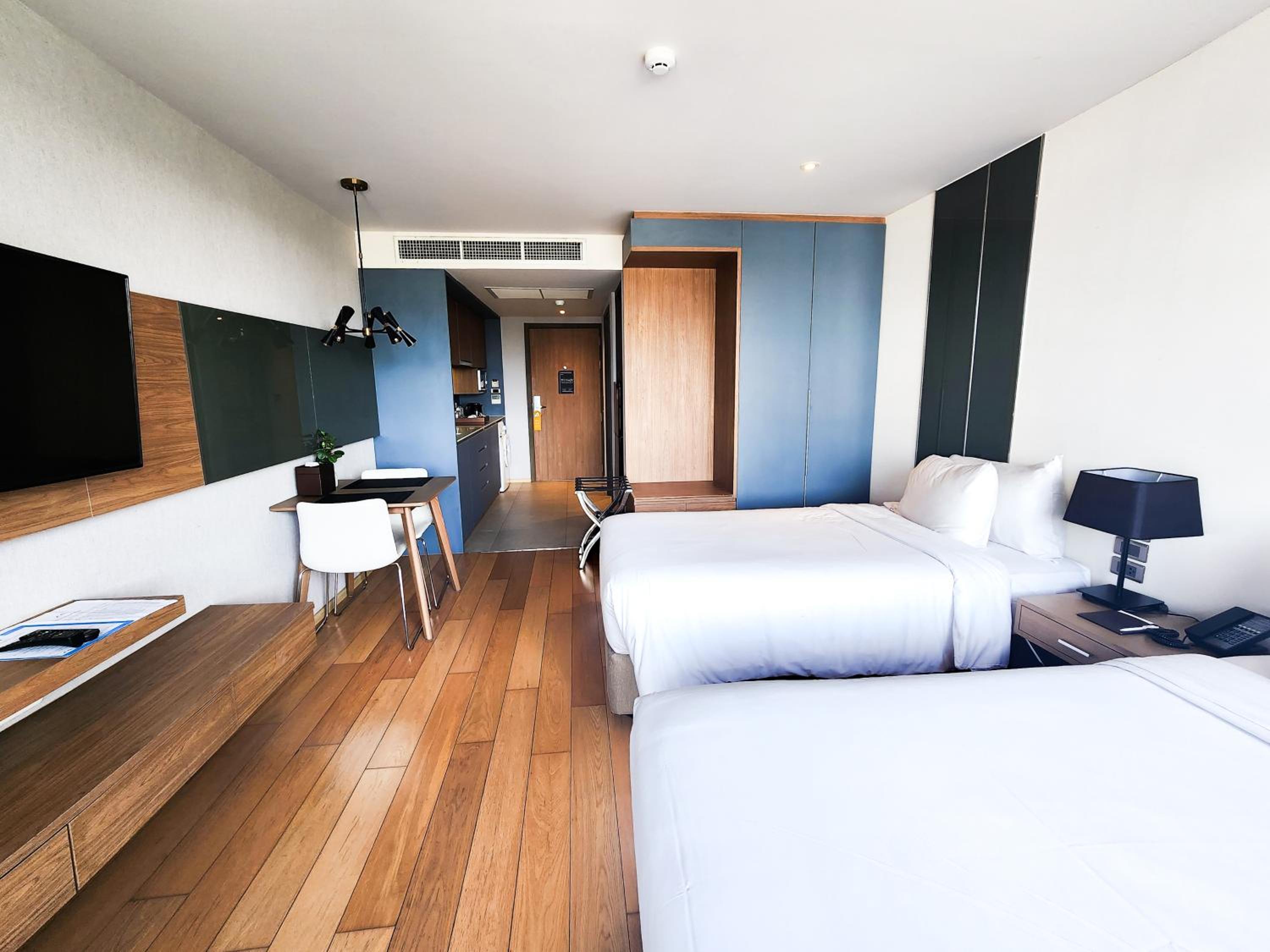 Studio Executive Twin Bed photo 1