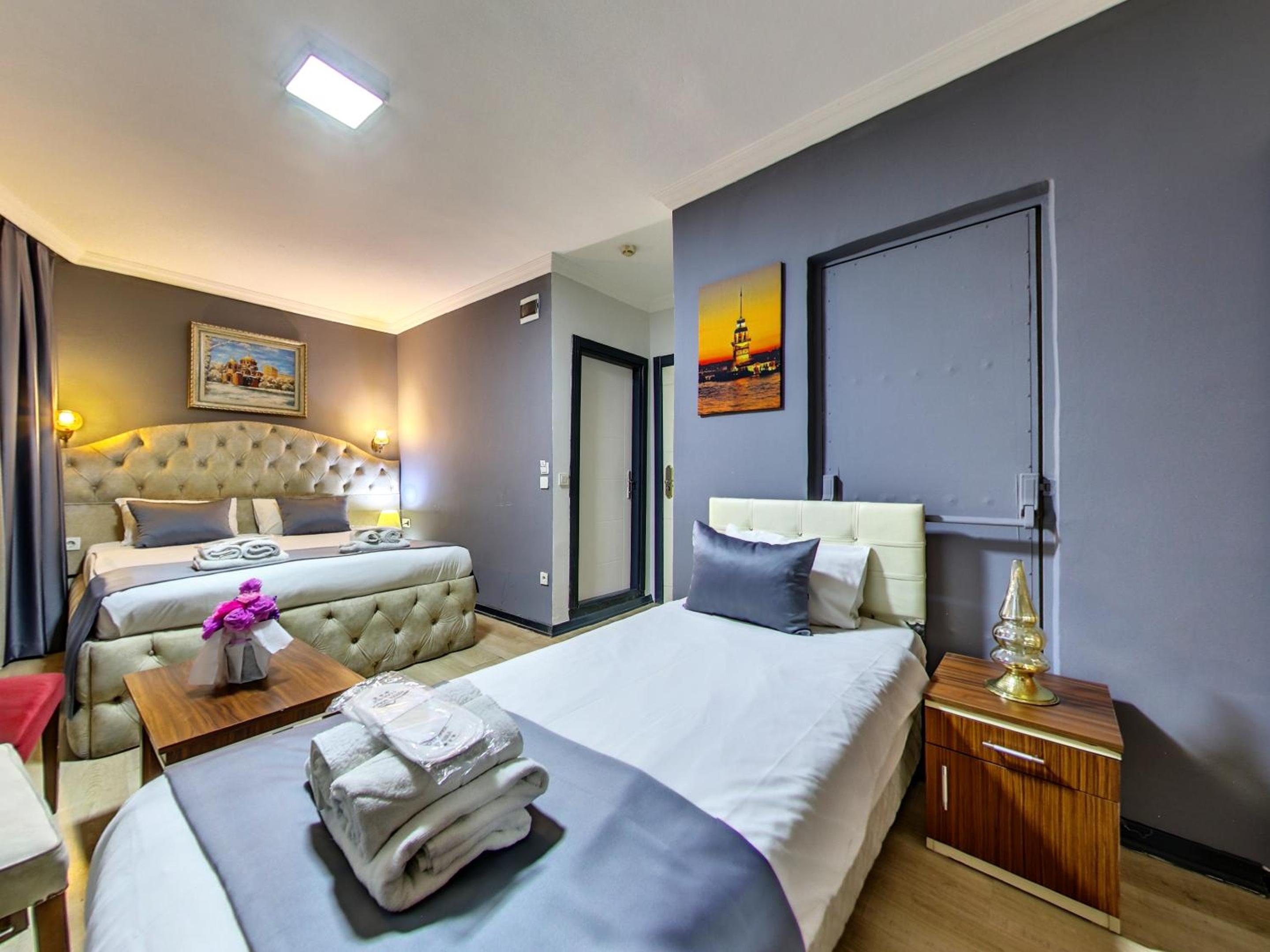 Deluxe Queen Suite photo 2