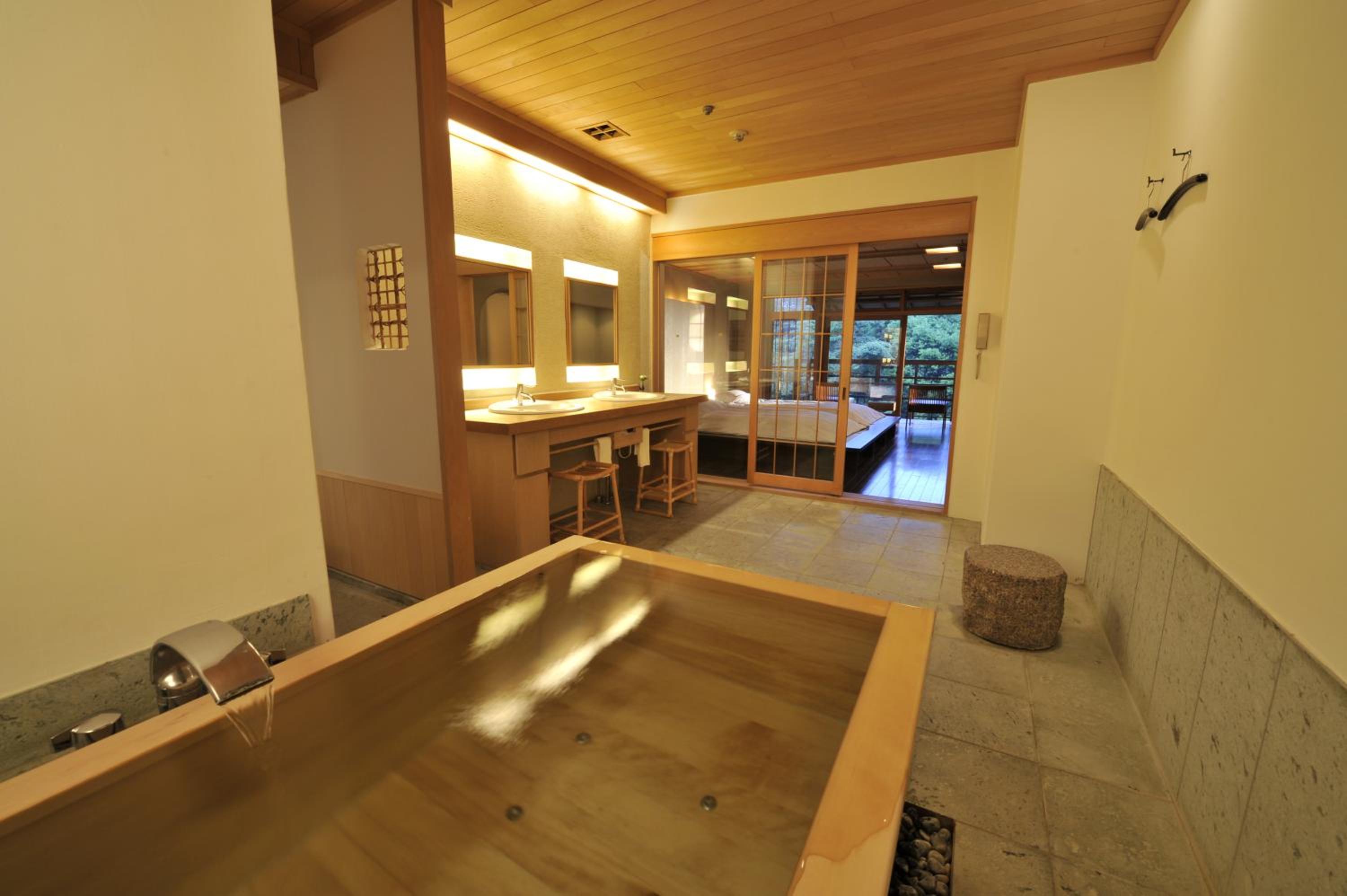 Japanese-Style Suite with Spa Bath and Sauna photo 3