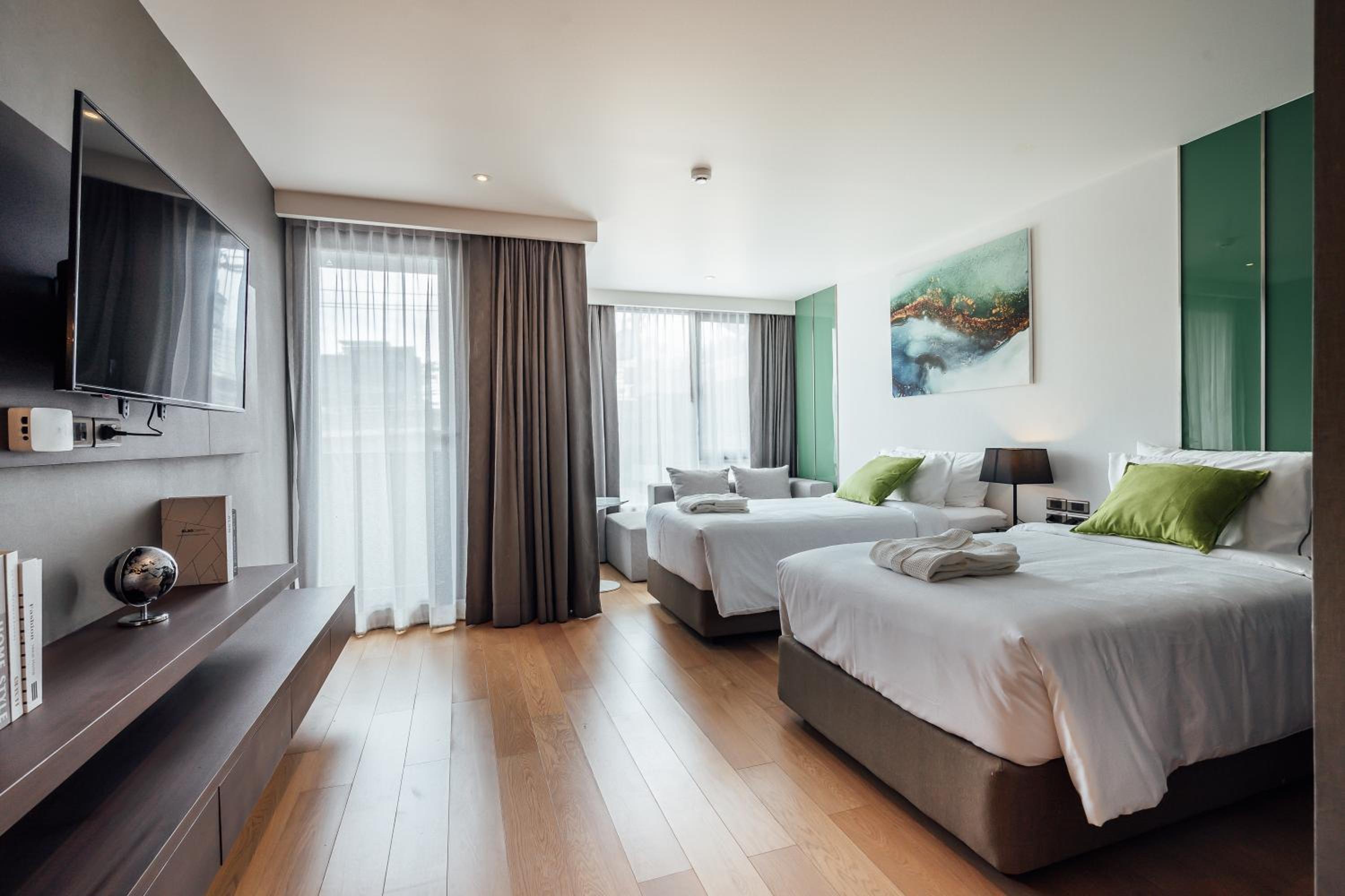 Studio Premier Twin Bed photo 1