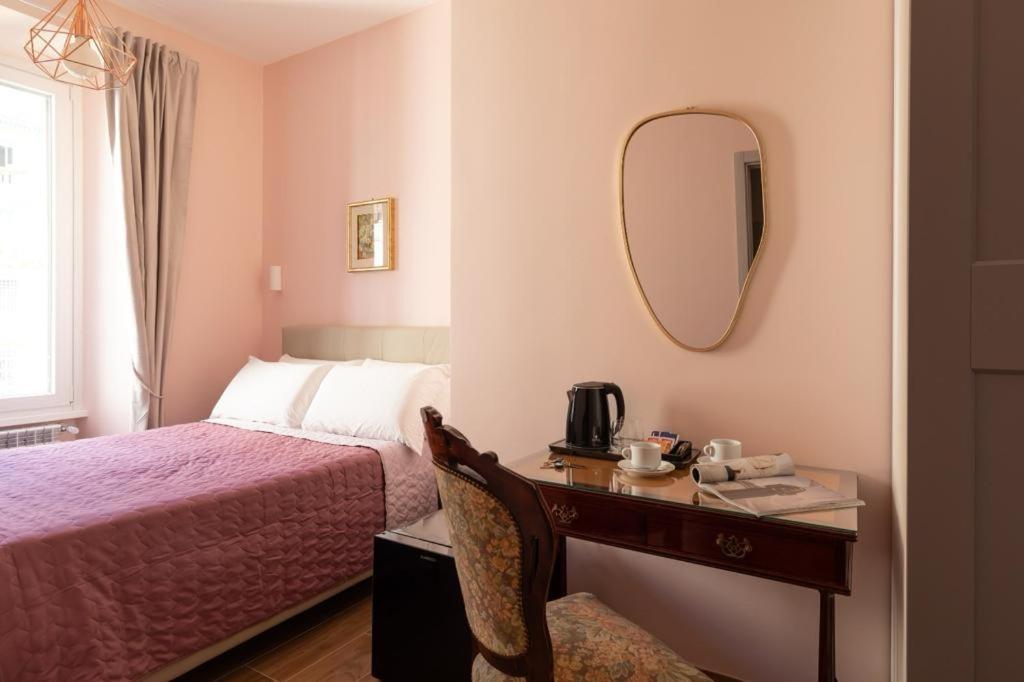 Large Double Room photo 1