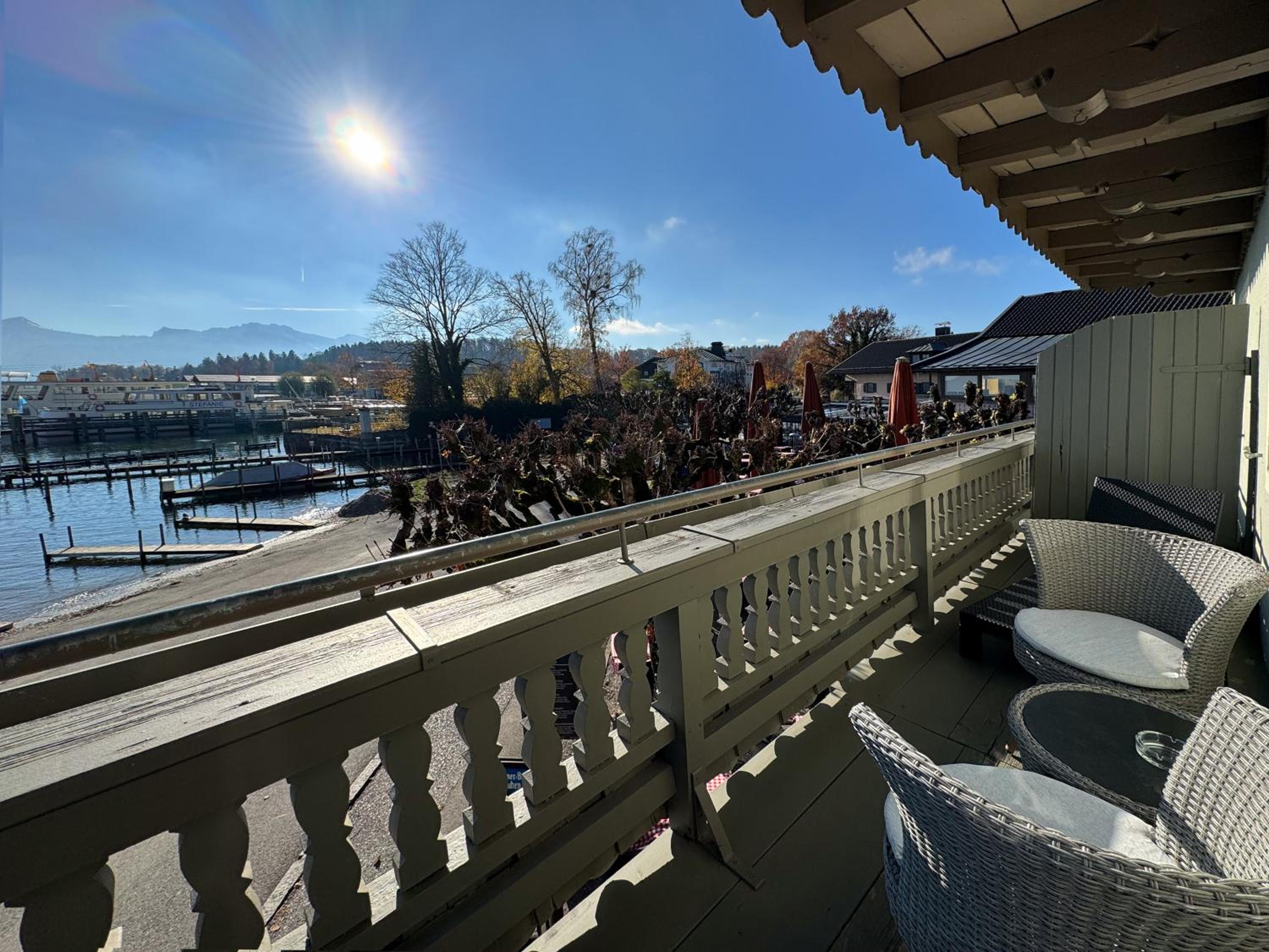 Large Double Room with lake view and balcony - Photo 5