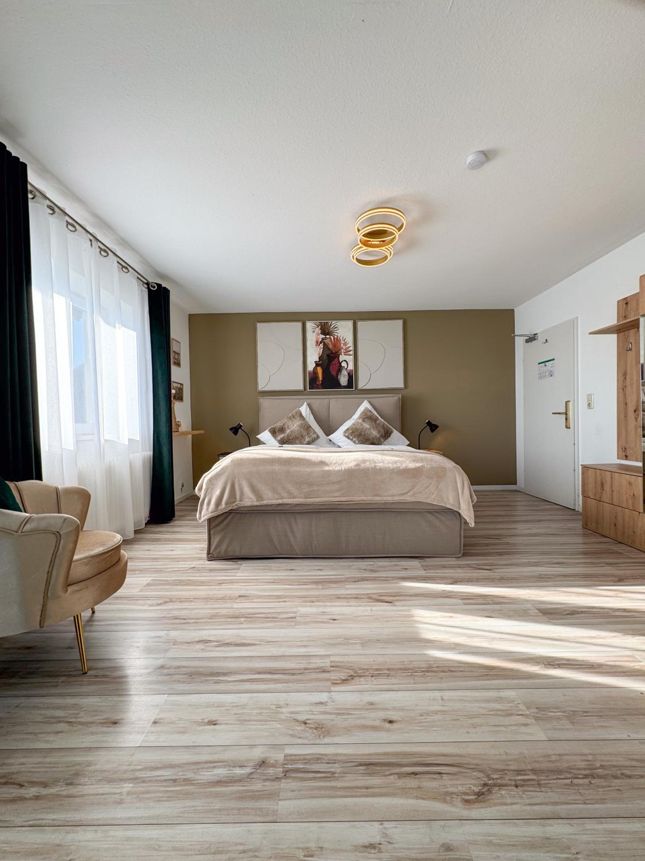 Large Double Room with lake view and balcony - Photo 10