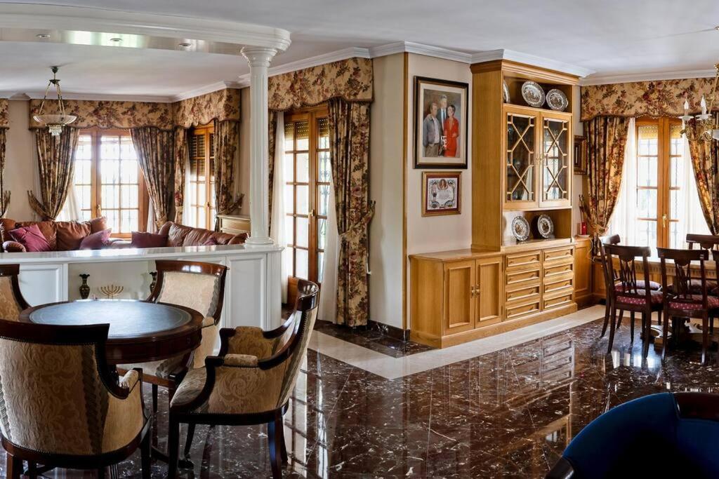 Casa de cinco habitaciones