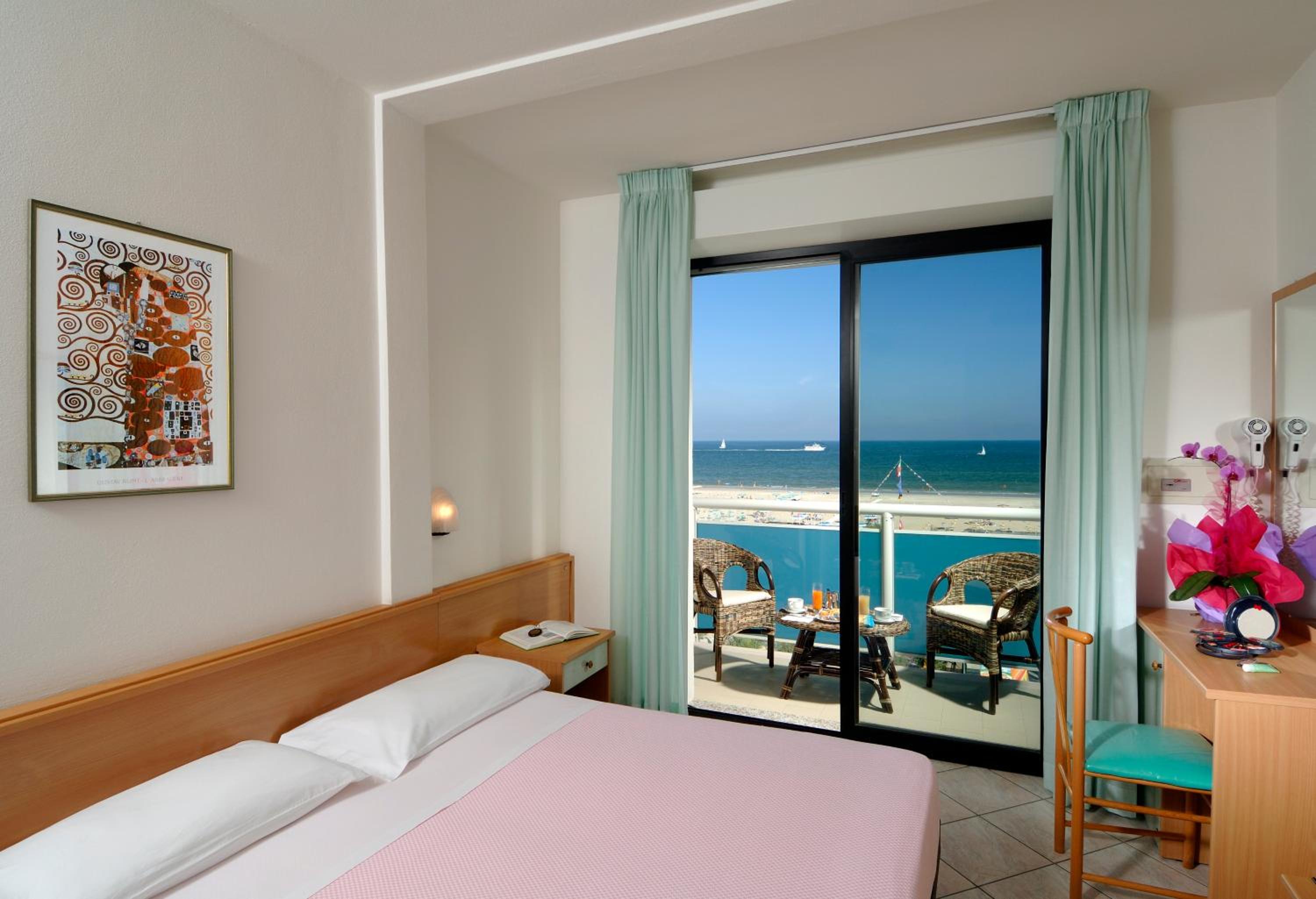 Double or Twin Room with Sea View photo 3