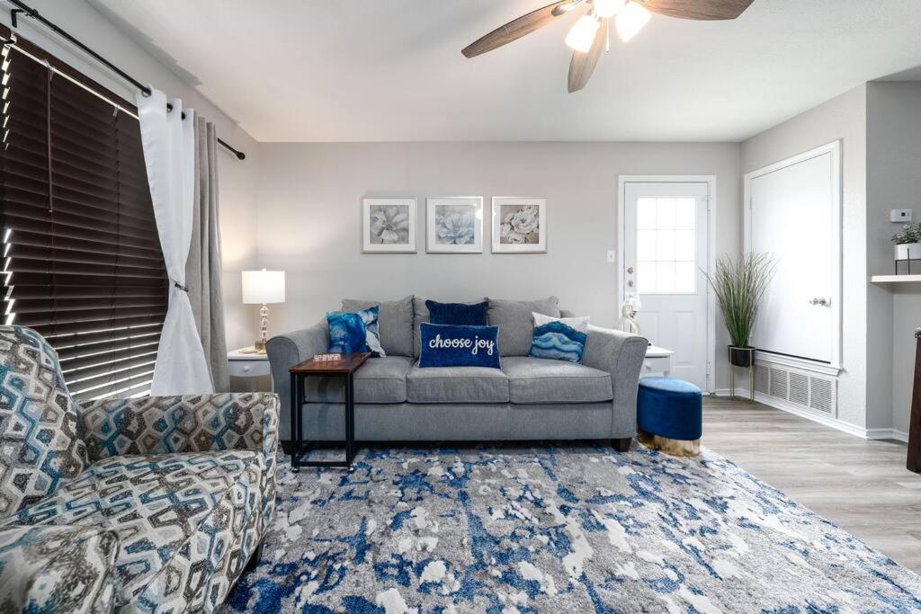 Three-Bedroom Apartment photo 1