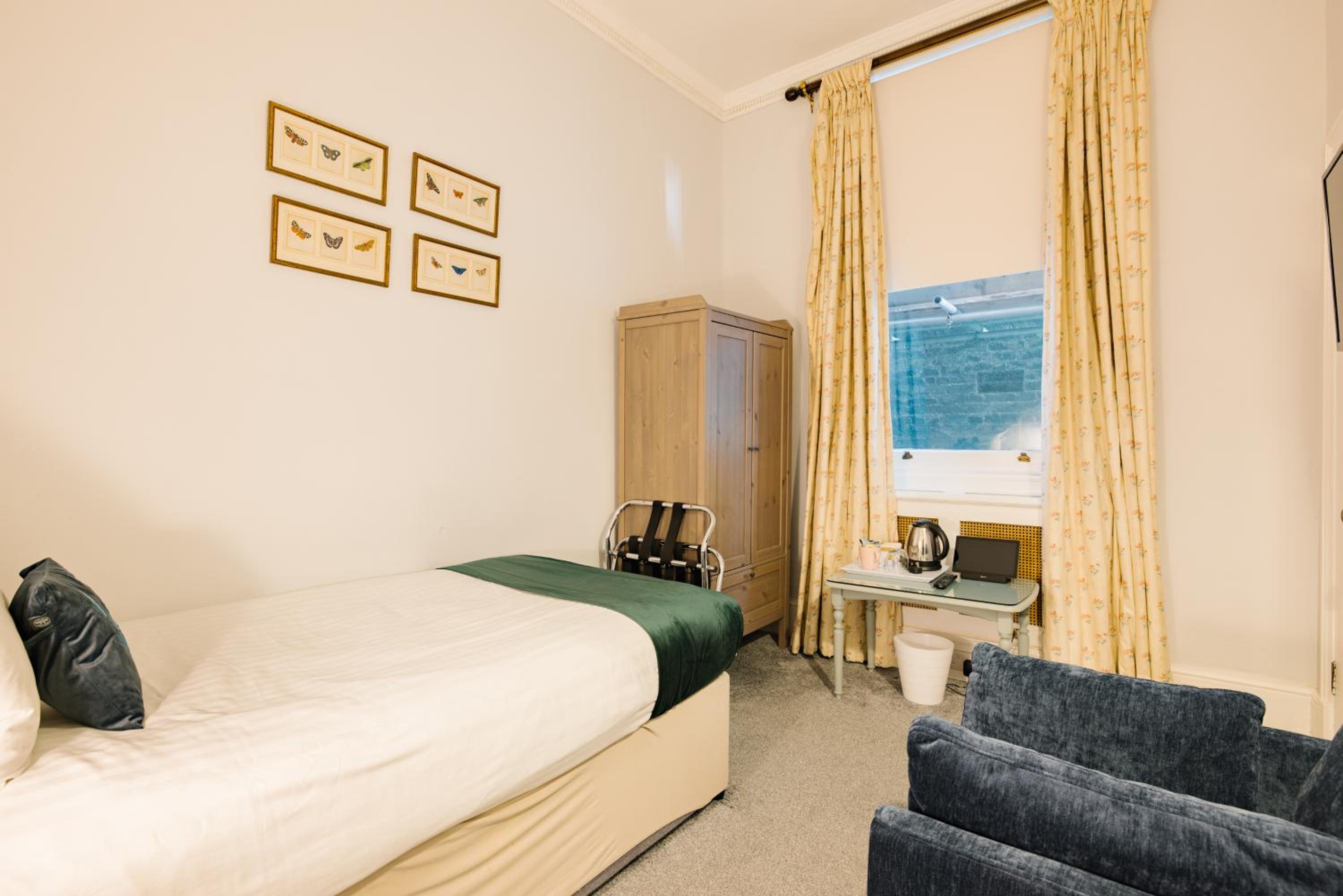 Single Room photo 3