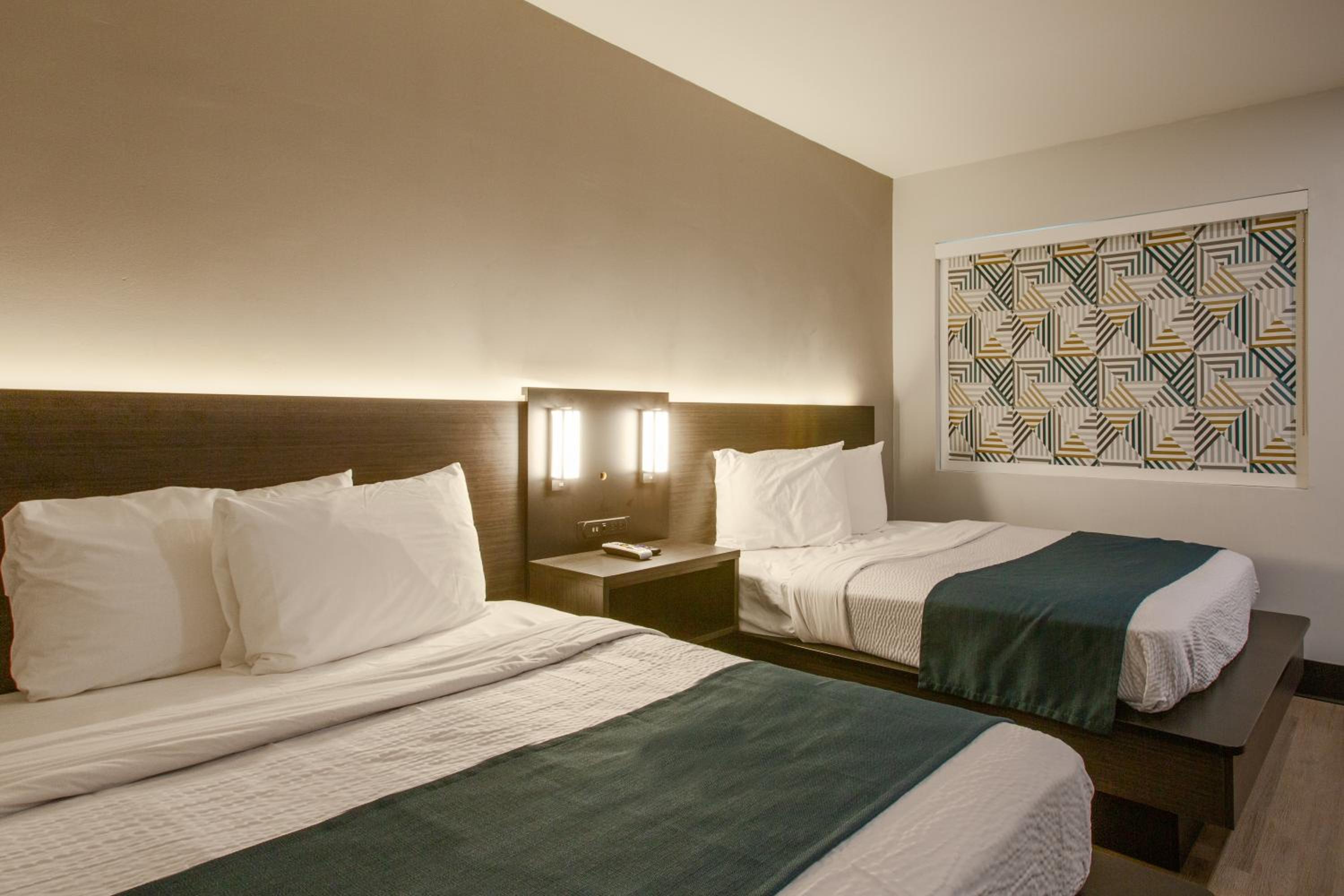 Queen Room with Two Queen Beds - Non-Smoking photo 1