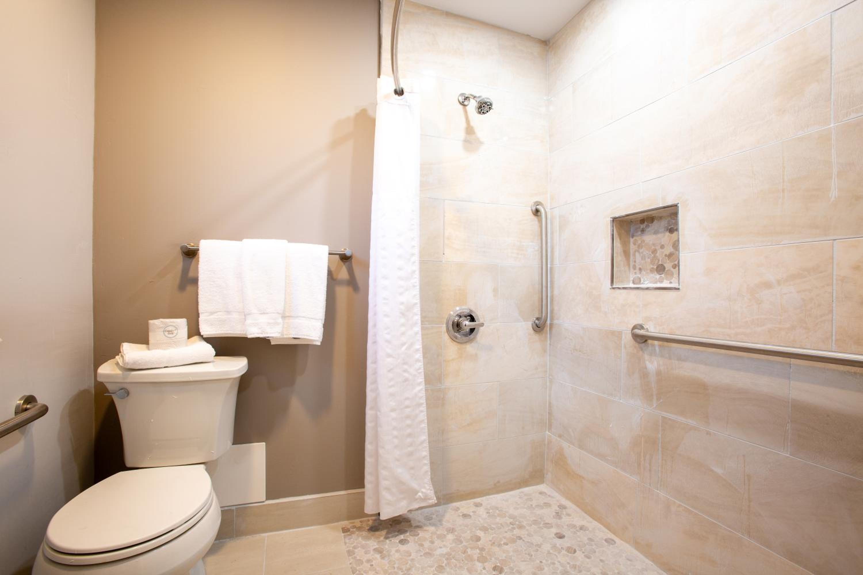 King Room with Roll-in Shower - Disability Access - Non-Smoking photo 3