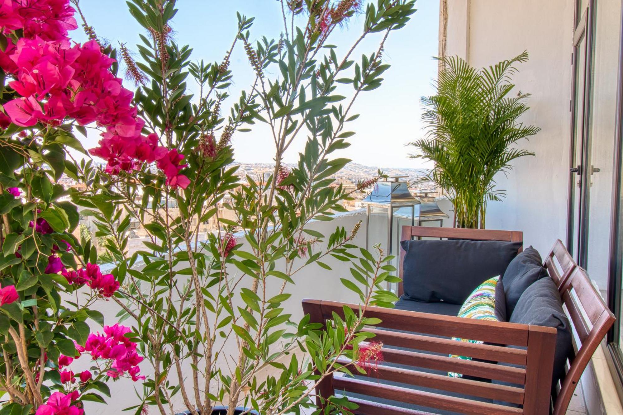 Suite with Balcony - Photo 4