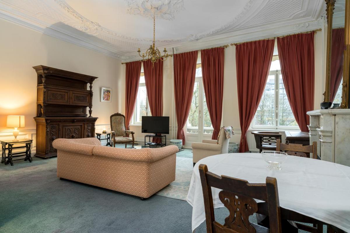 Deluxe King Suite photo 3