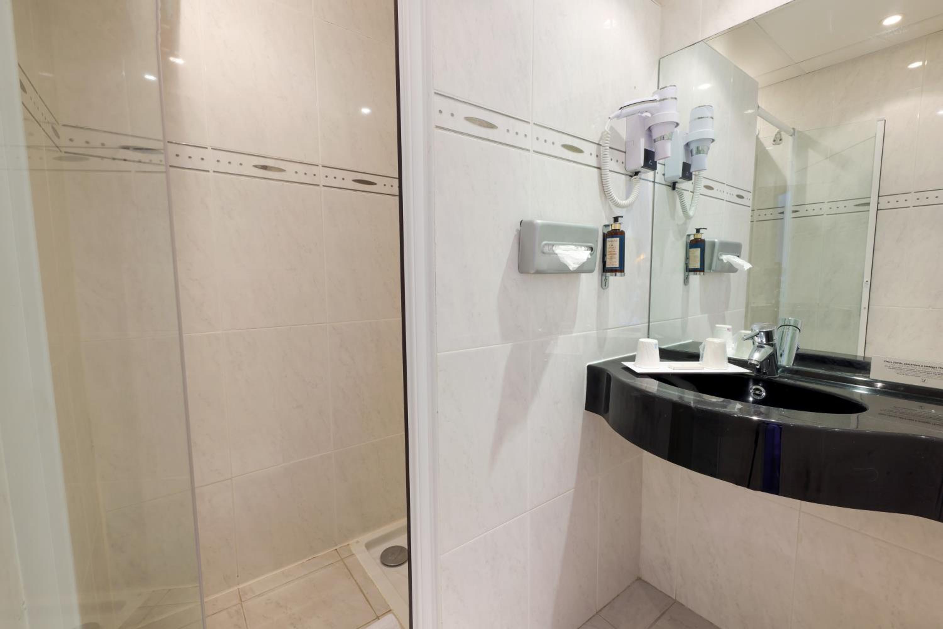 Standard Twin Room with Sea View - Front Sea View photo 3