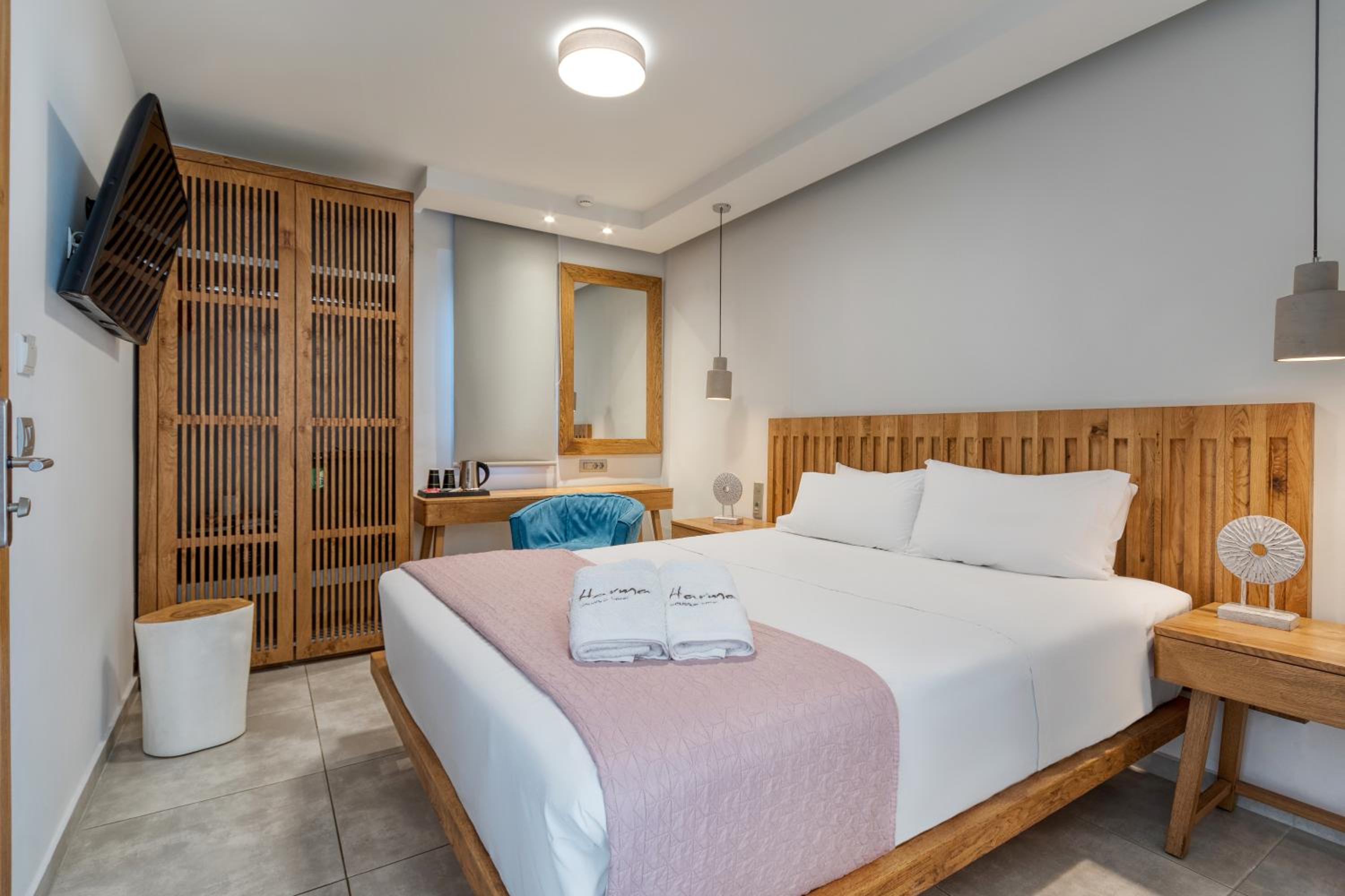 Classic Double Room with Partial Sea View (annex)