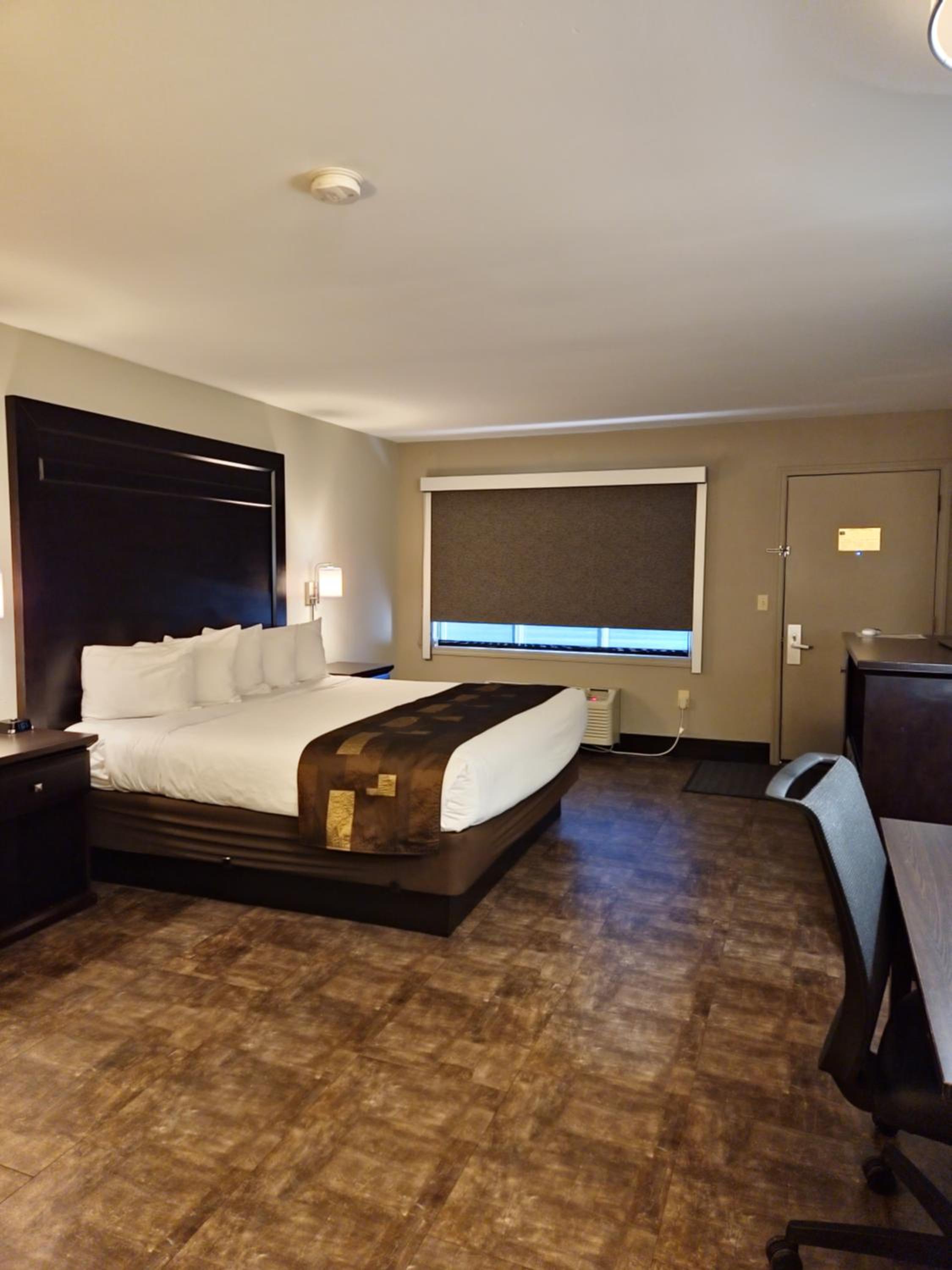 Deluxe King Room - Photo 1