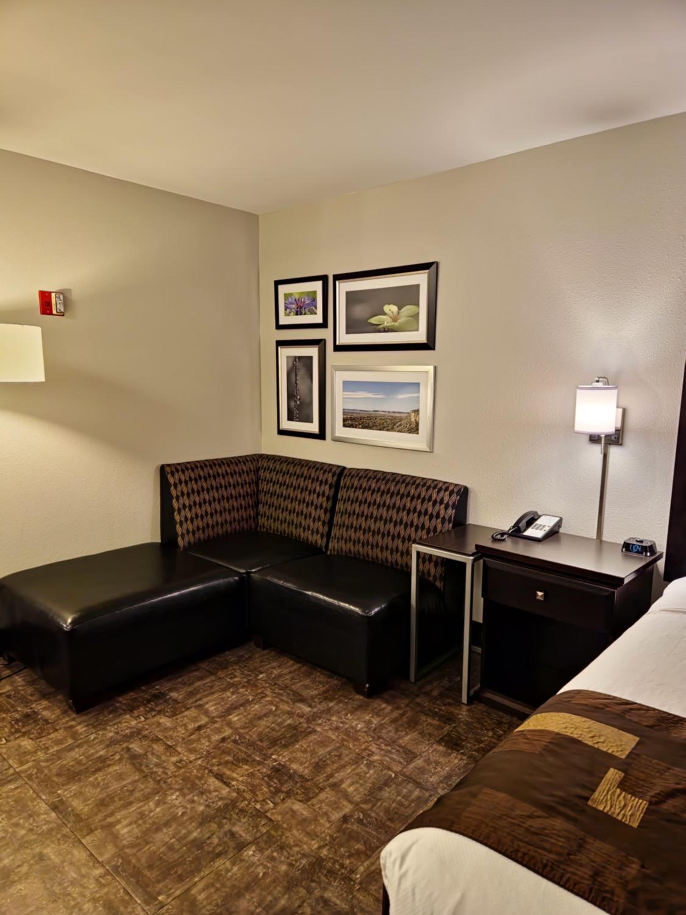 Deluxe King Room - Photo 3