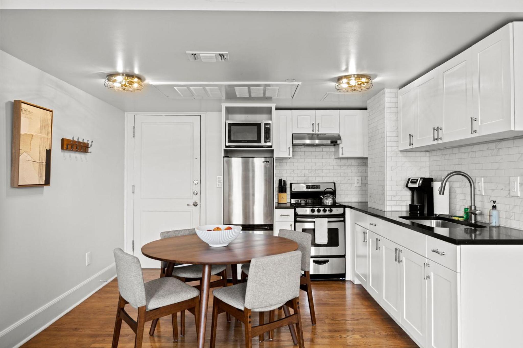 Standard Apartment thumbnail 6
