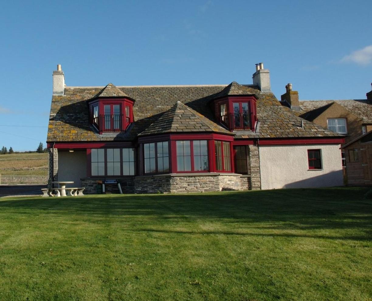 Six-Bedroom House photo 2