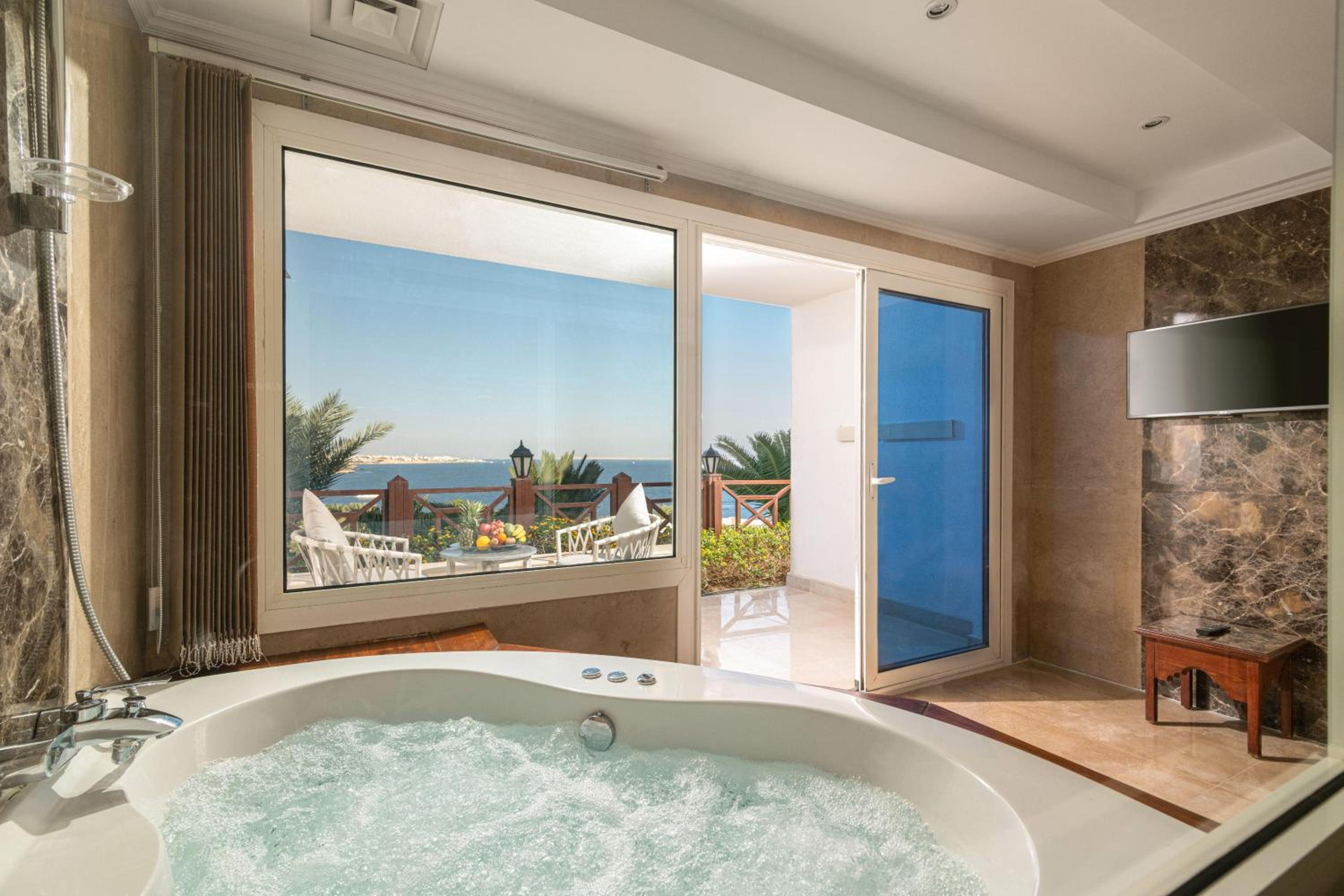 Premium Jacuzzi Room Sea View (Adults Only) thumbnail 5