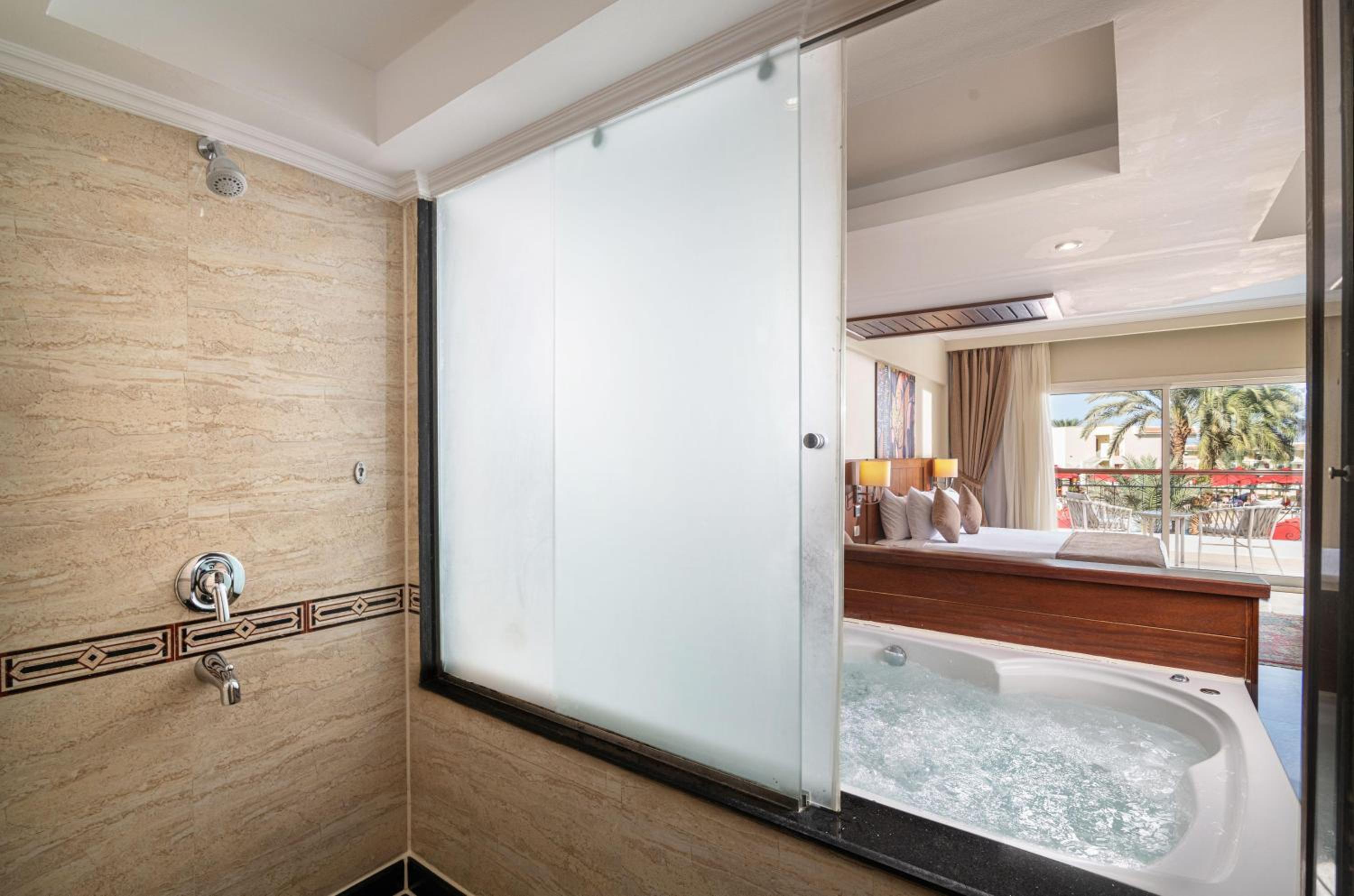 Premium Jacuzzi Suite (Adults Only)