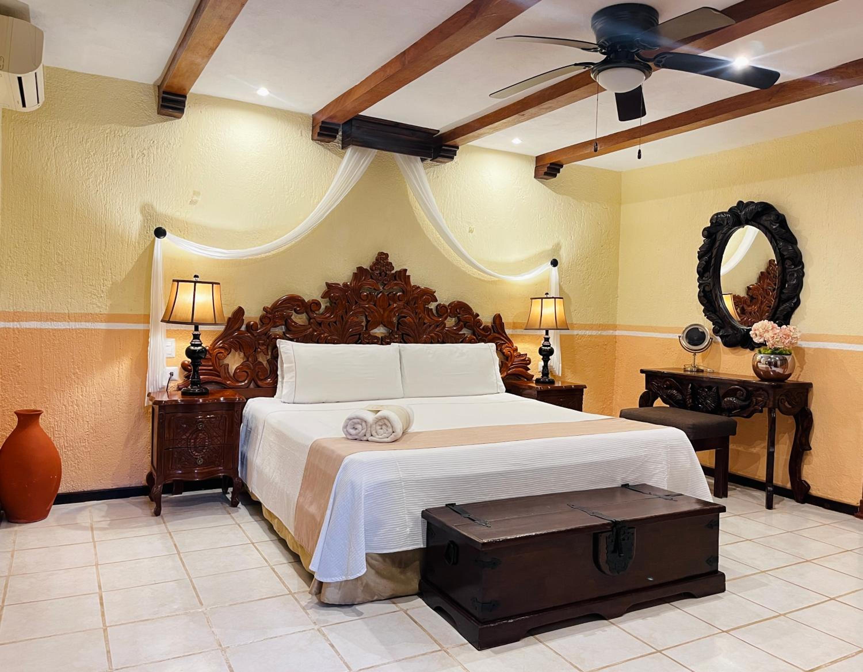 Standard King Room photo 1