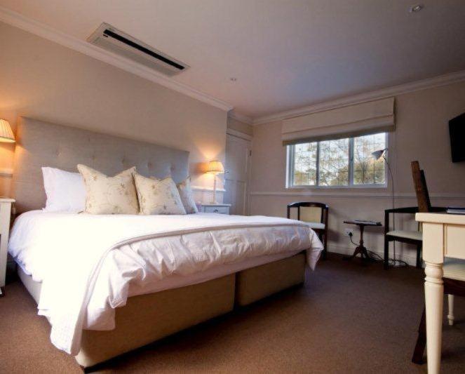 Suite with Pool & Mountain View