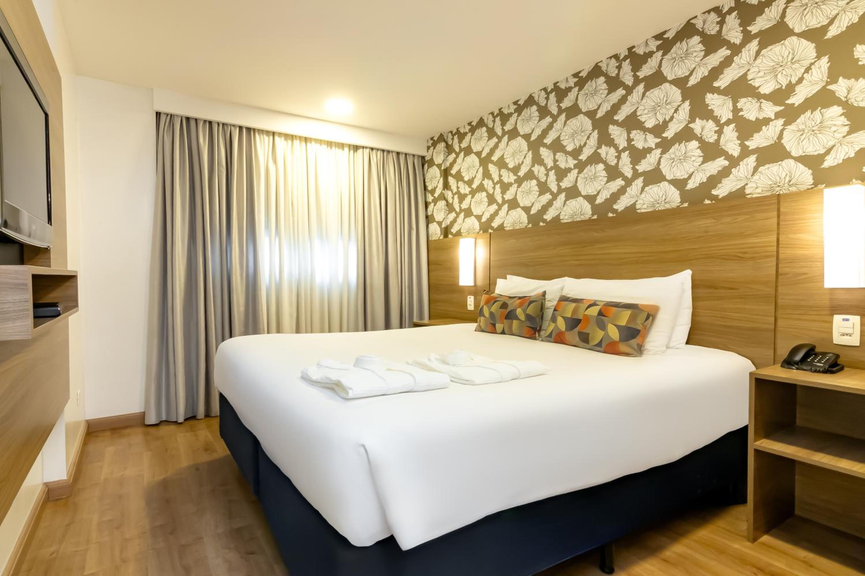 Premium Casal - 1 Cama Queen e 1 Sofá Cama, com sacada - Photo 5