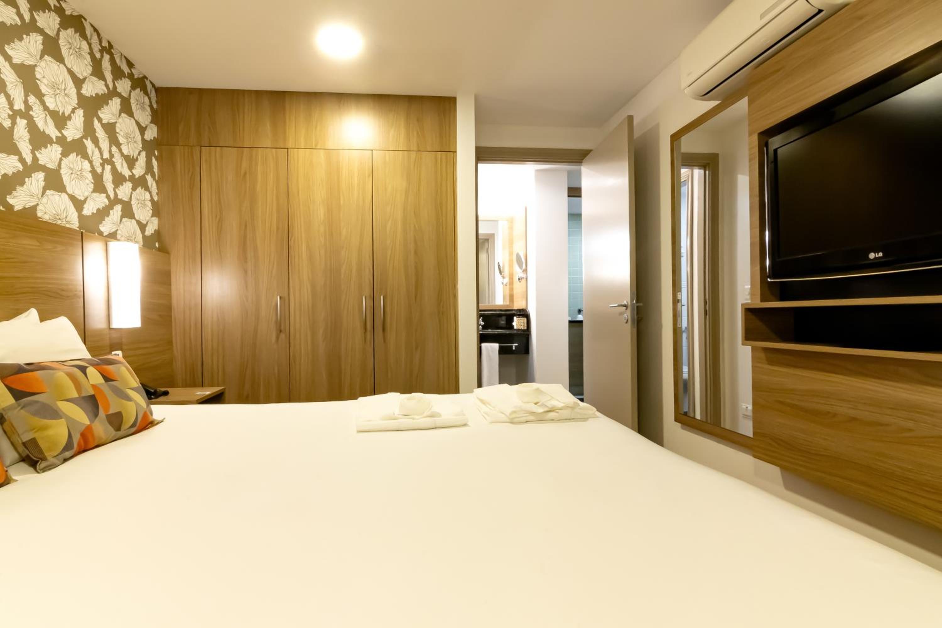 Premium Casal - 1 Cama Queen e 1 Sofá Cama, com sacada - Photo 7